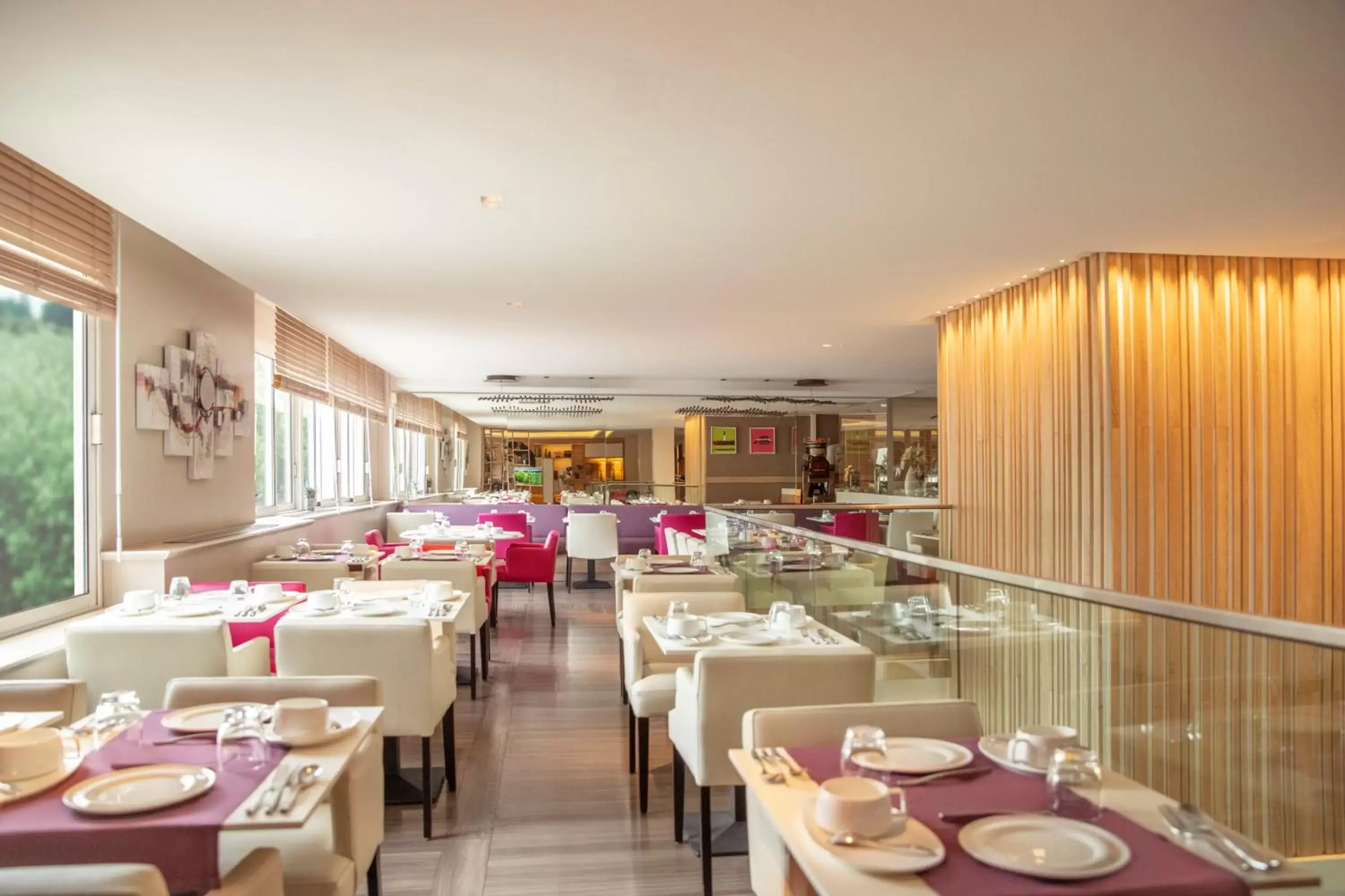 Breakfast, Restaurant/Places to Eat in Hôtel Le B d'Arcachon by Inwood Hotels