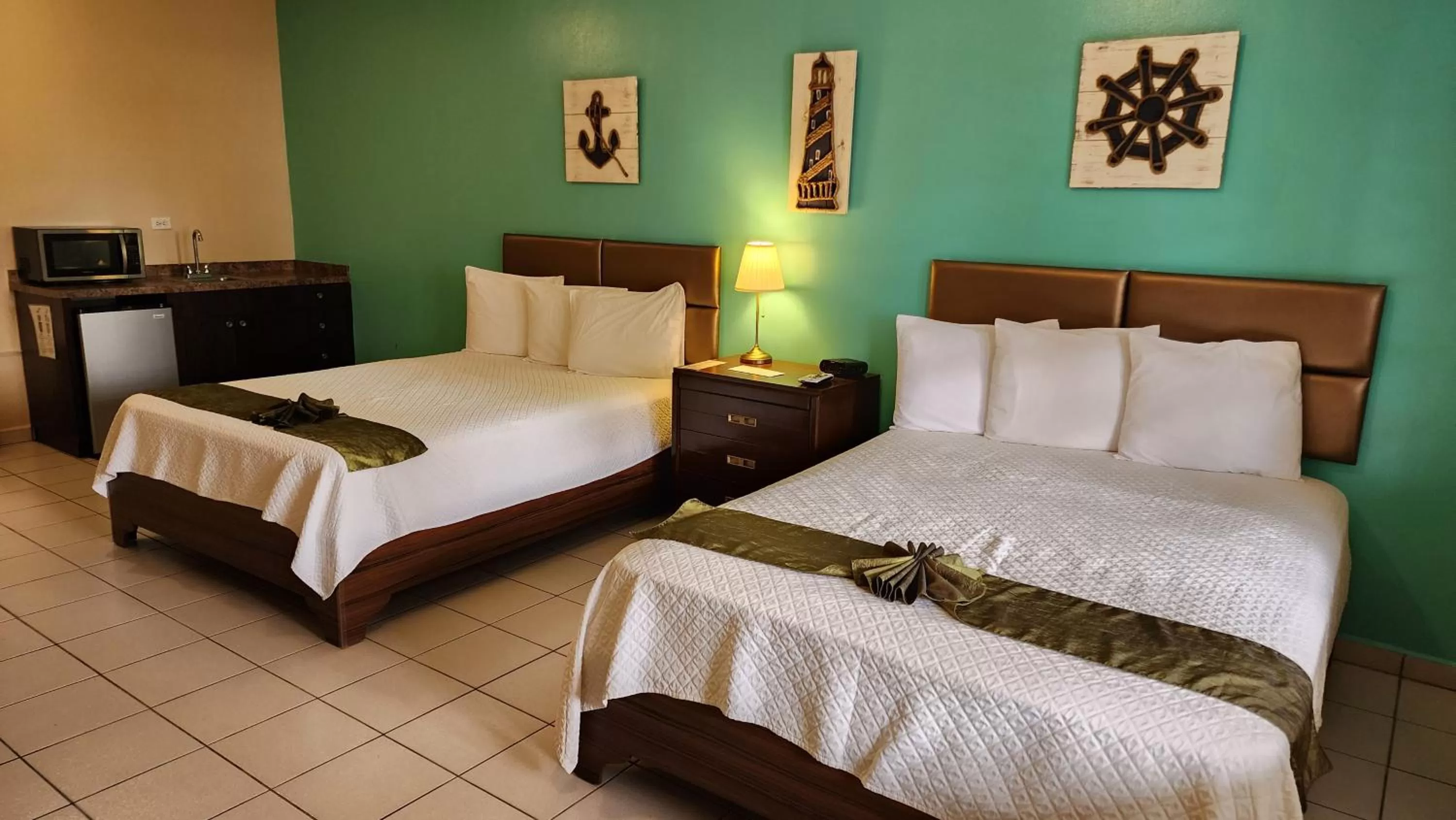 Bedroom, Bed in Combate Beach Resort