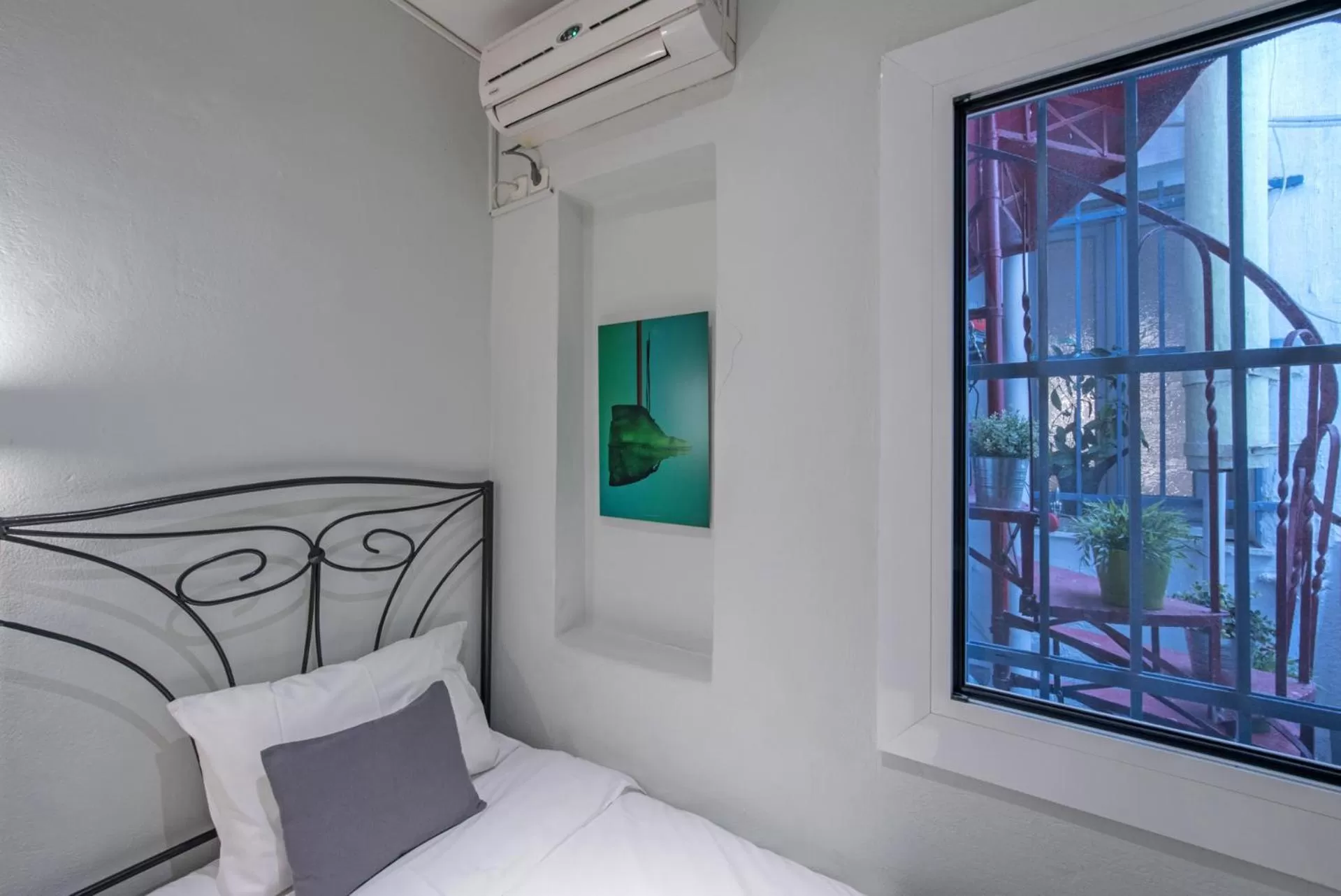 Bed in Kimon Hotel Athens