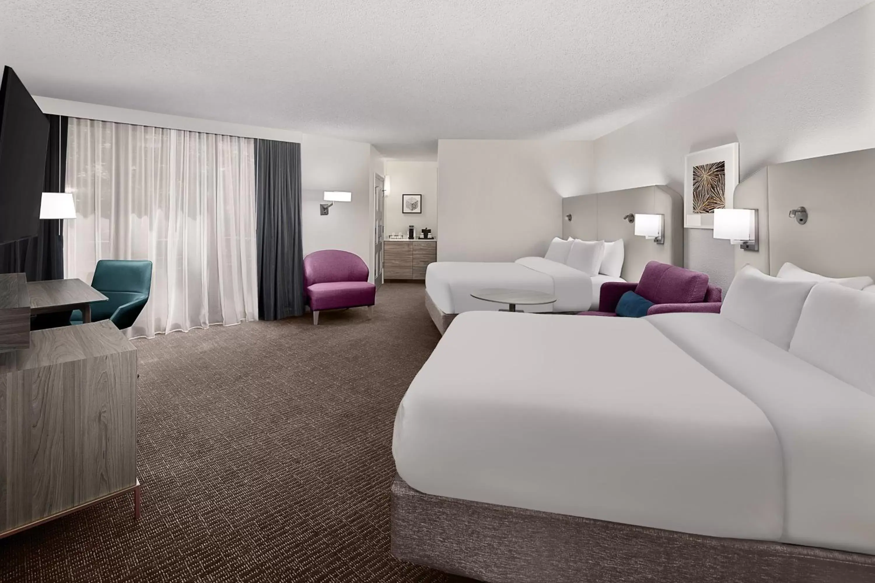 Photo of the whole room, Bed in Crowne Plaza Hotel Atlanta Perimeter at Ravinia, an IHG Hotel