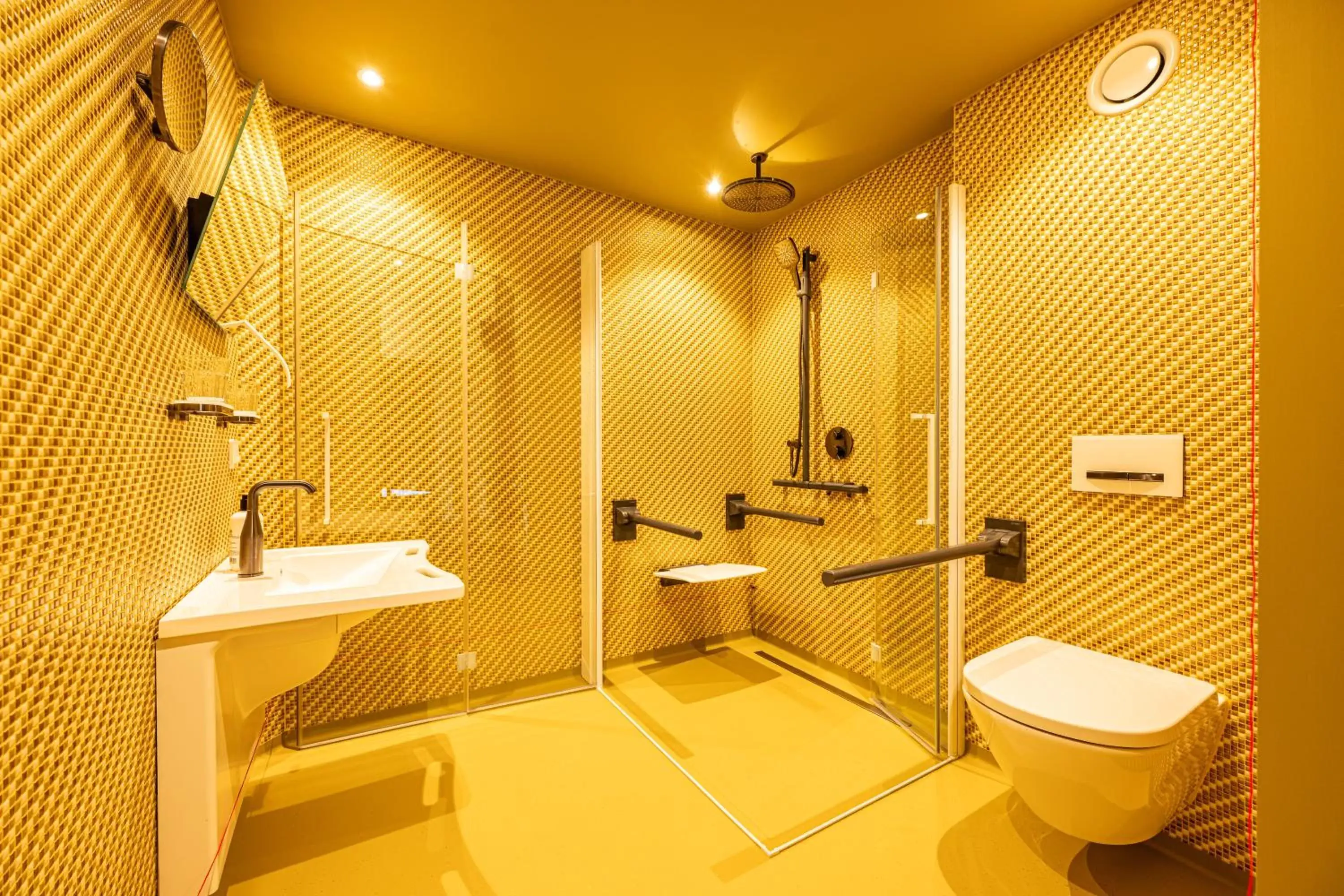 Bathroom in Hotel Staatsman