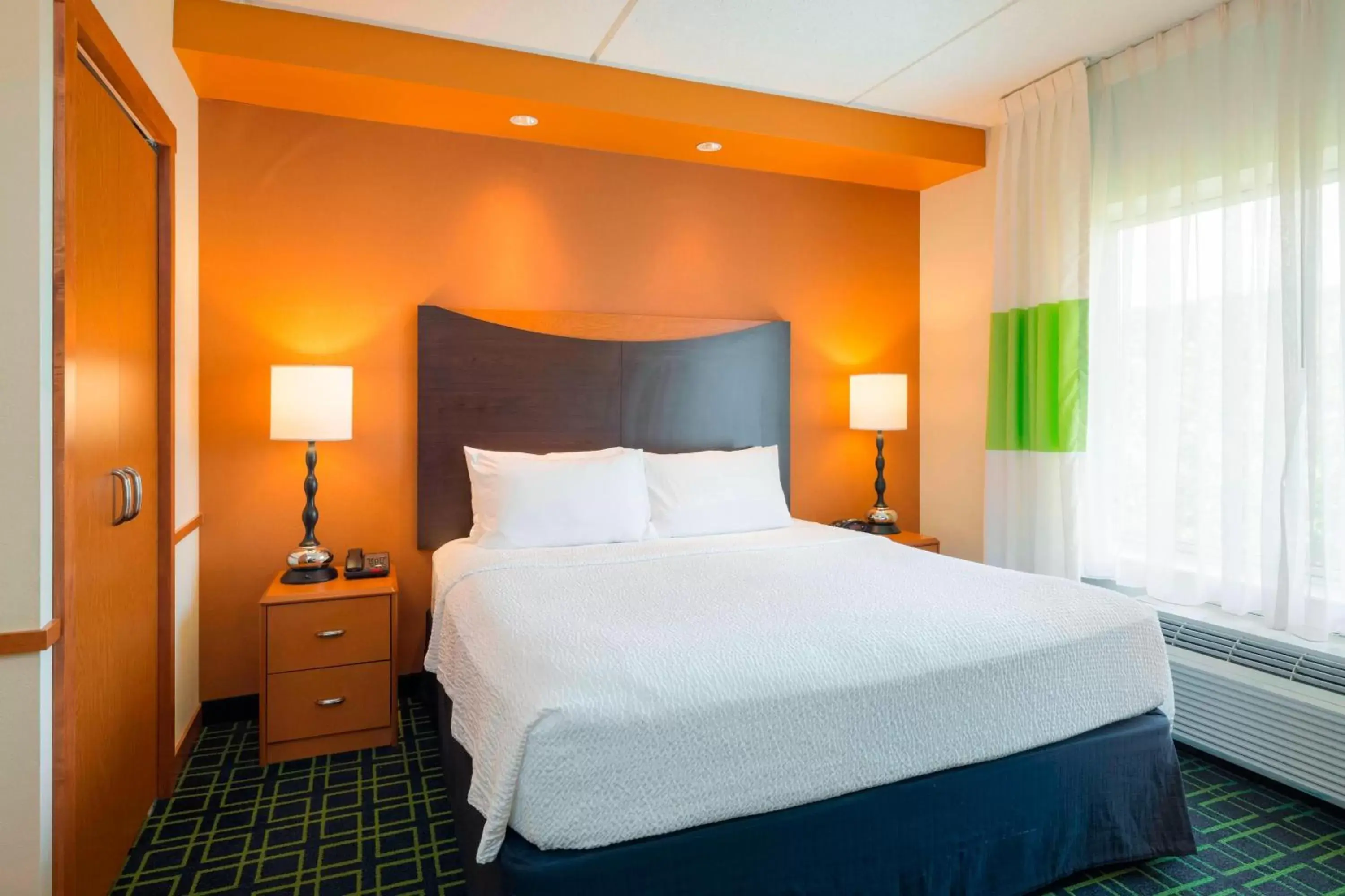 Photo of the whole room, Bed in Fairfield Inn & Suites Huntingdon Raystown Lake