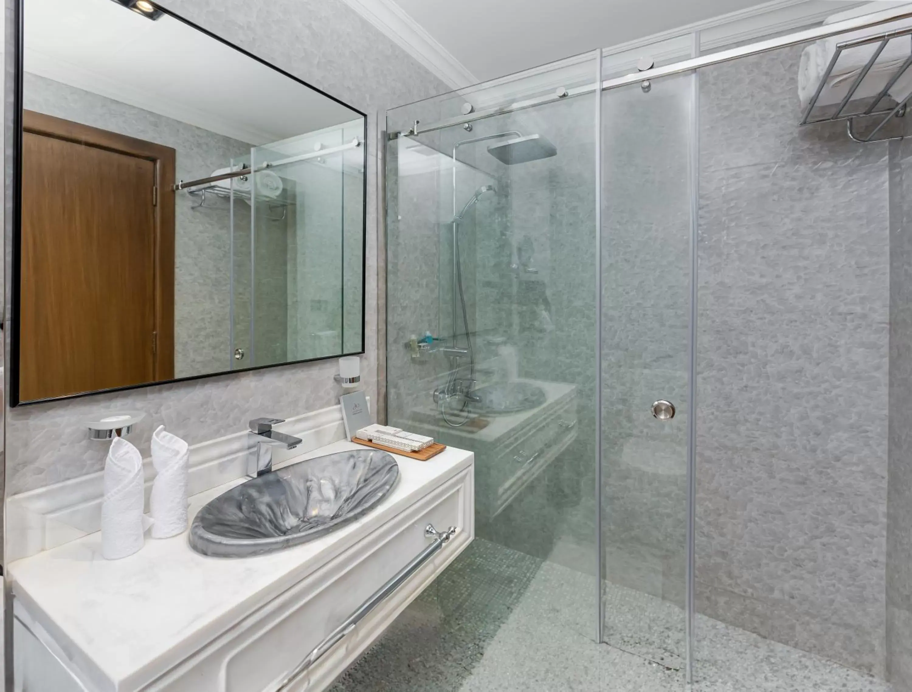 Bathroom in Madareem Crown Hotel