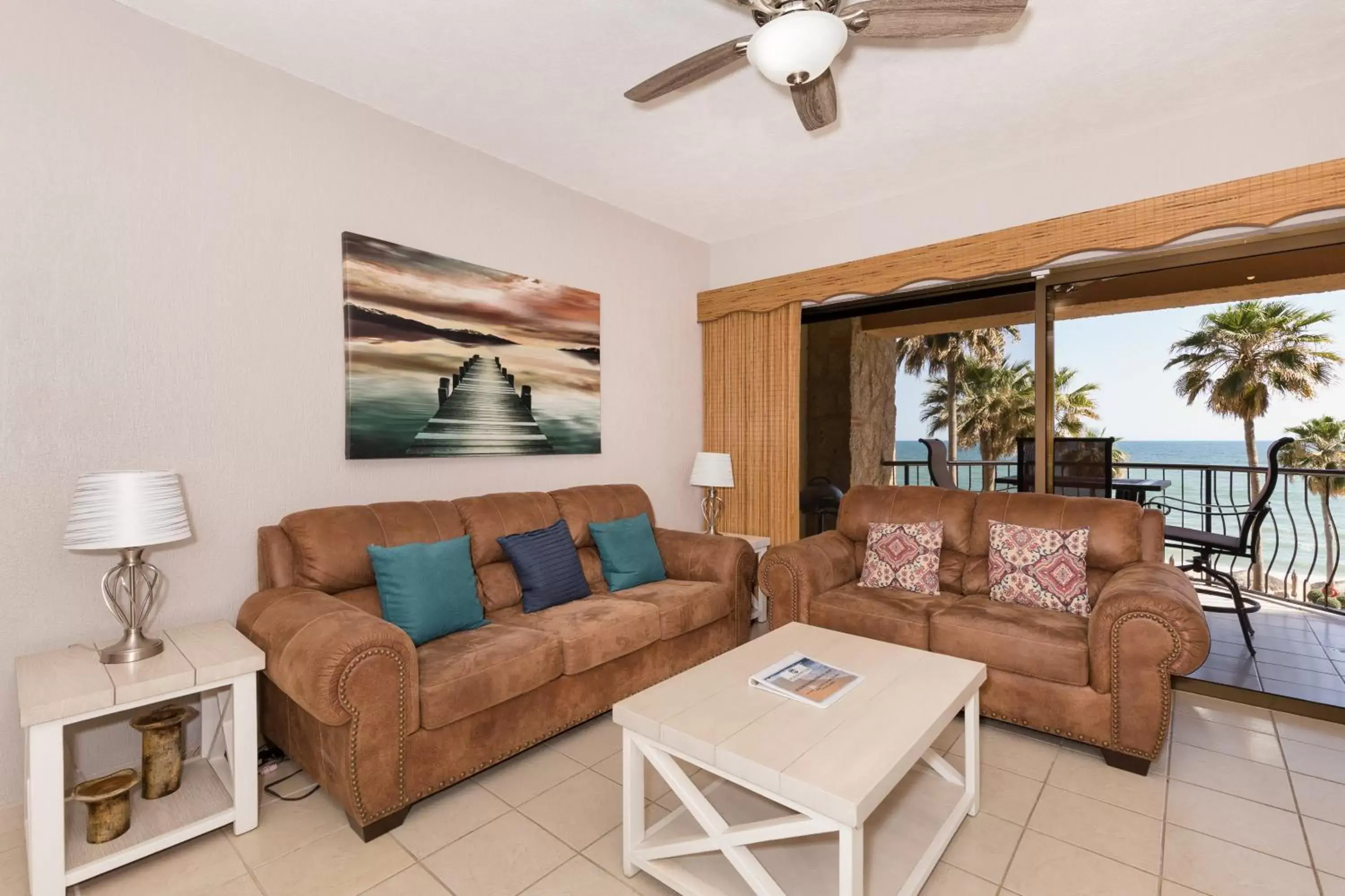 Living room, Seating Area in Sonoran Sea 310-W - Modern 1 bedroom