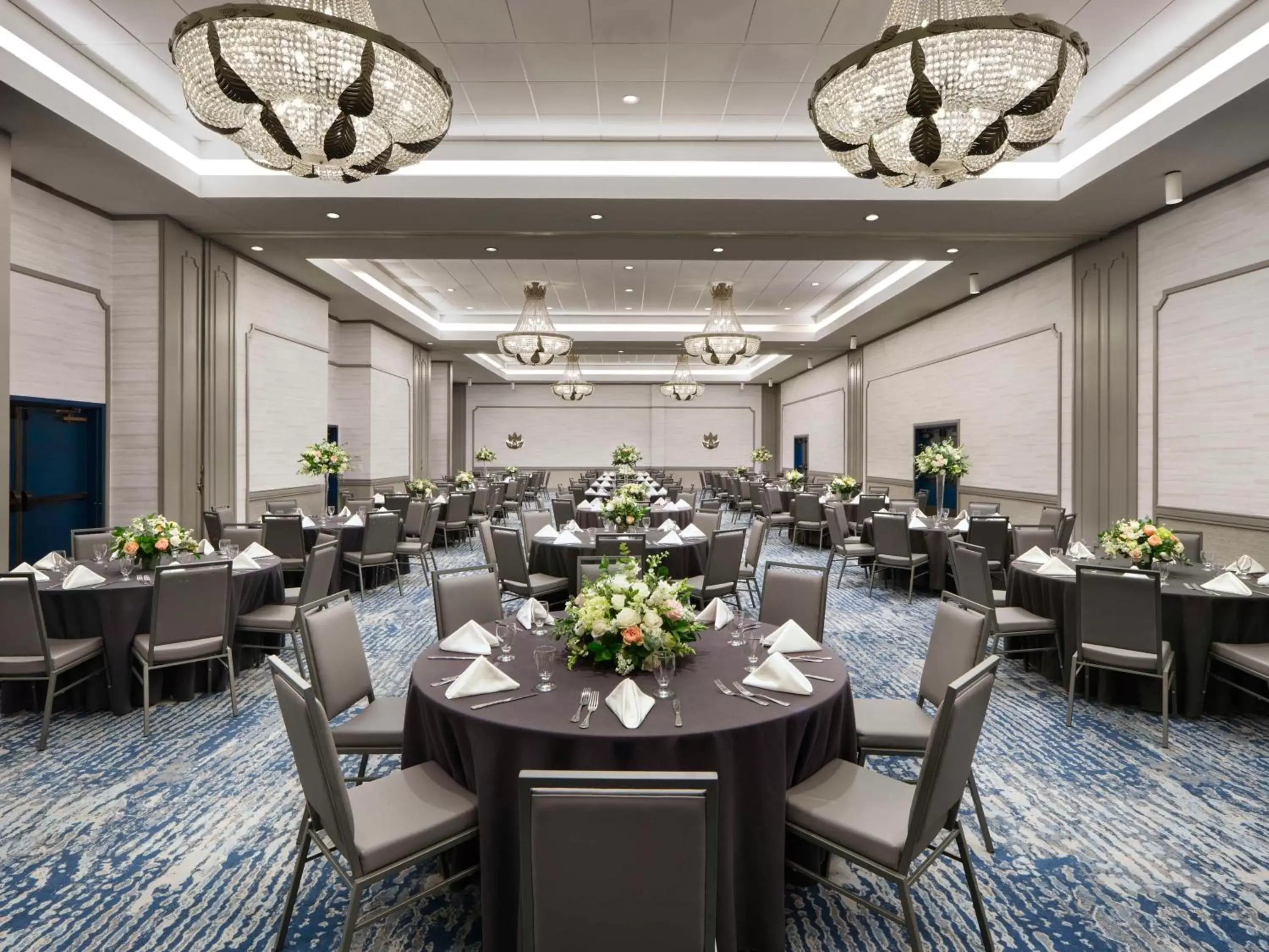 Meeting/conference room, Restaurant/Places to Eat in Embassy Suites by Hilton Myrtle Beach Oceanfront Resort