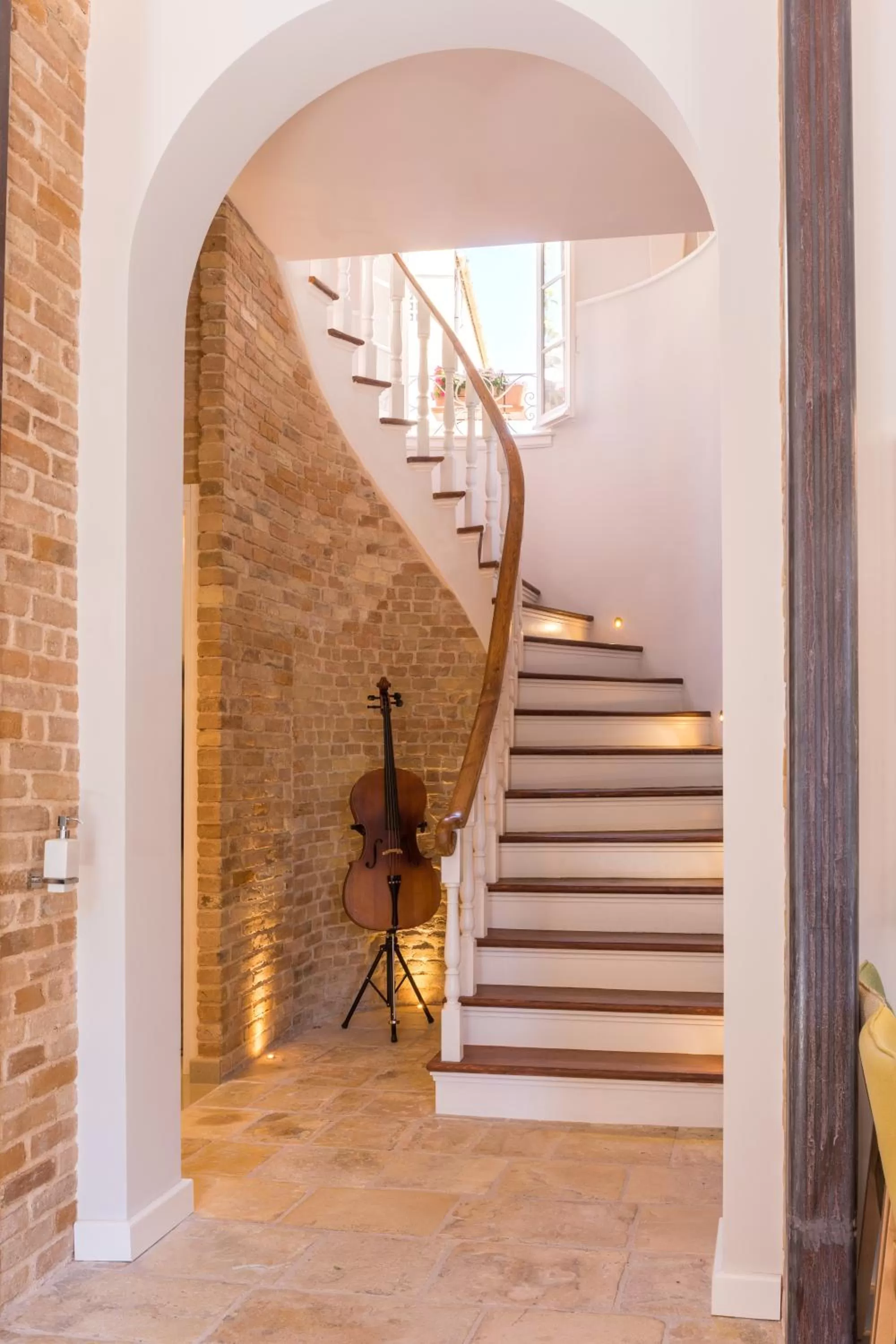 Lobby or reception in Acanthus blue