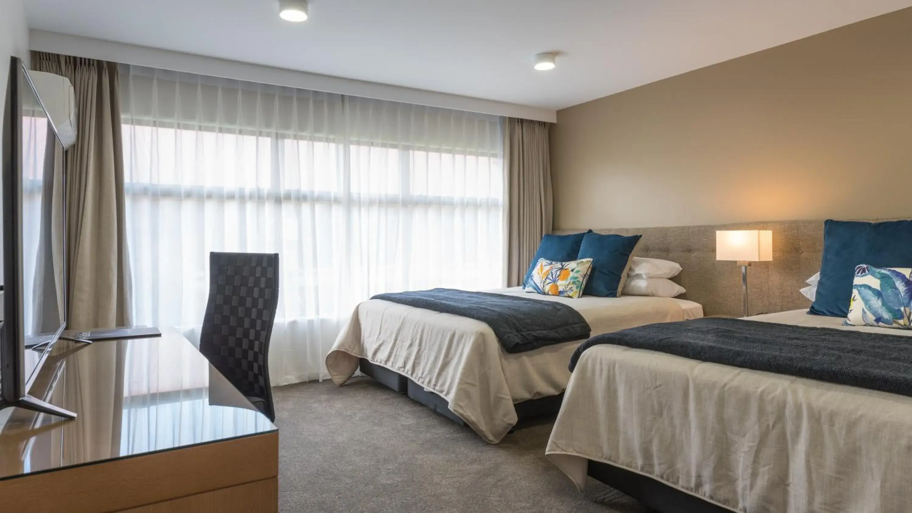 Bedroom, Bed in Distinction Hamilton Hotel & Conference Centre Bedroom, Bed in Distinction Hamilton Hotel & Conference Centre