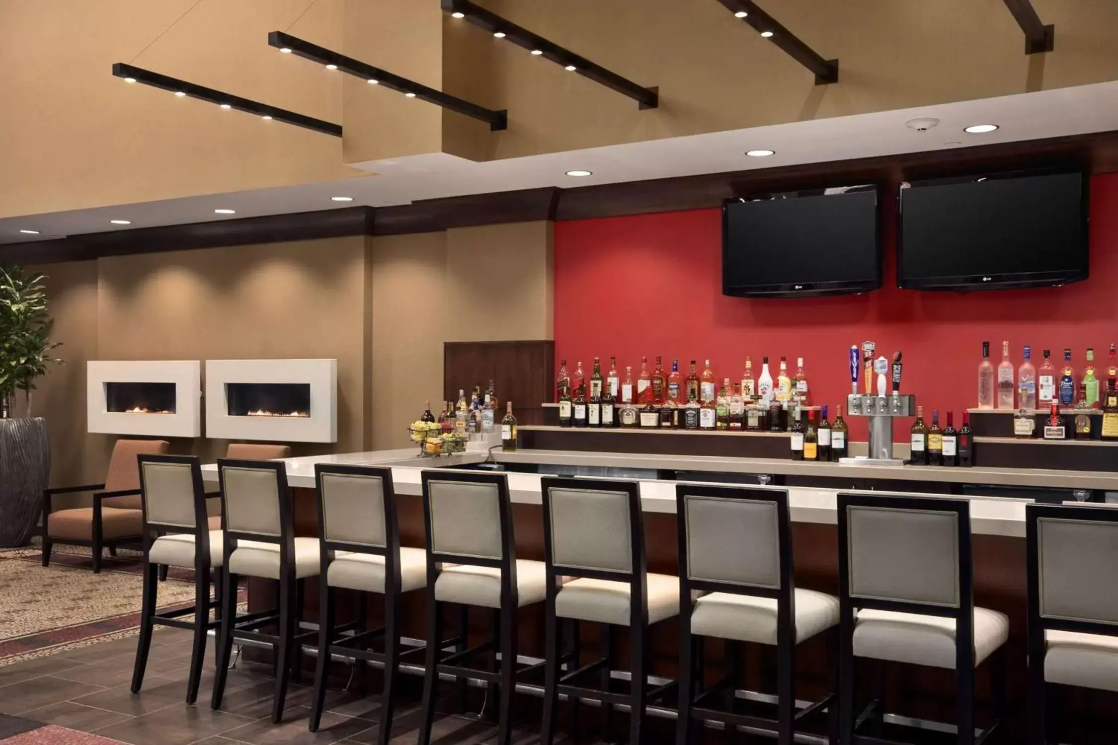 Restaurant/places to eat, Lounge/Bar in Embassy Suites Saint Louis - Downtown
