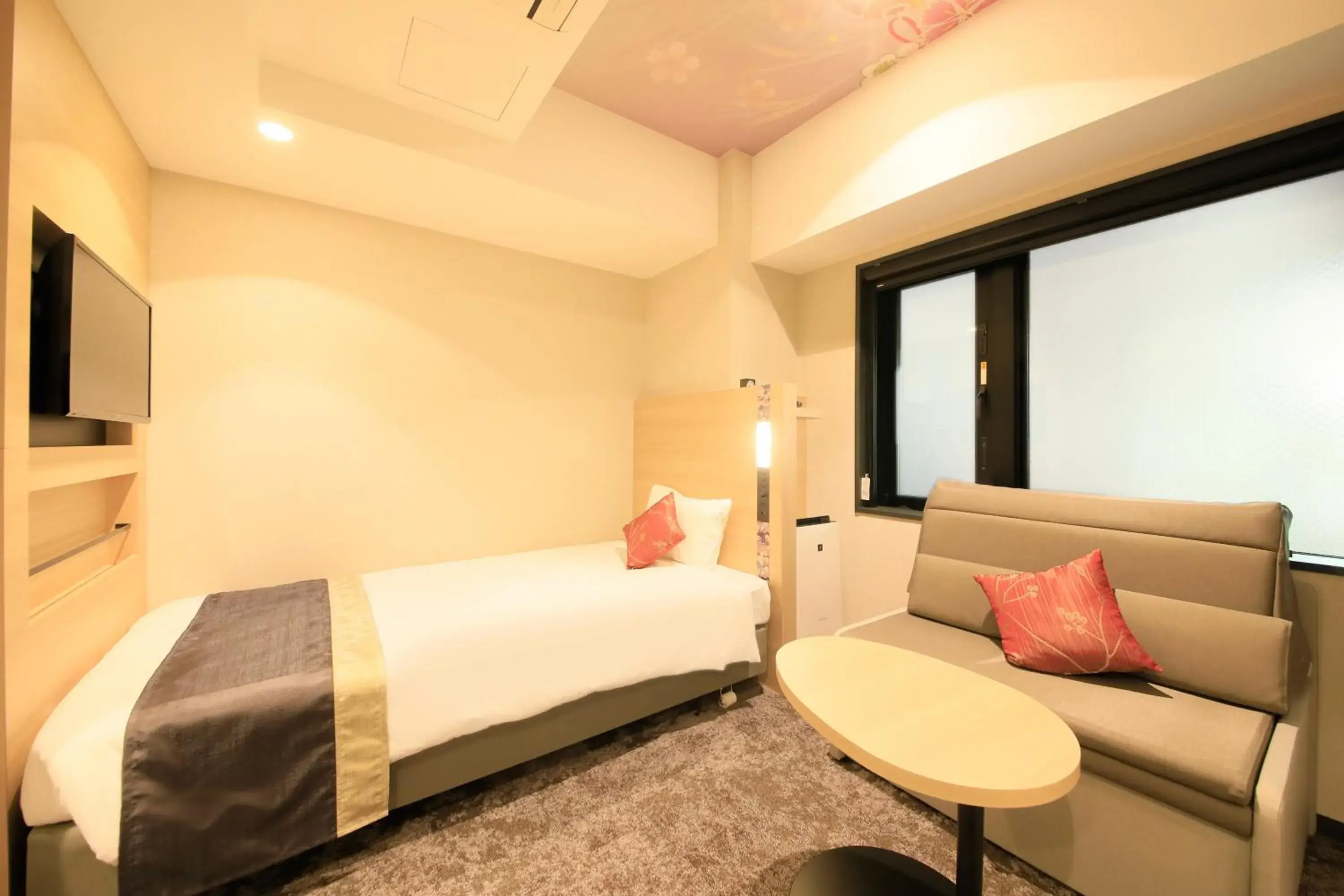 Photo of the whole room, Bed in The Hedistar Hotel Kyoto Nijo Comic & Books Photo of the whole room, Bed in The Hedistar Hotel Kyoto Nijo Comic & Books