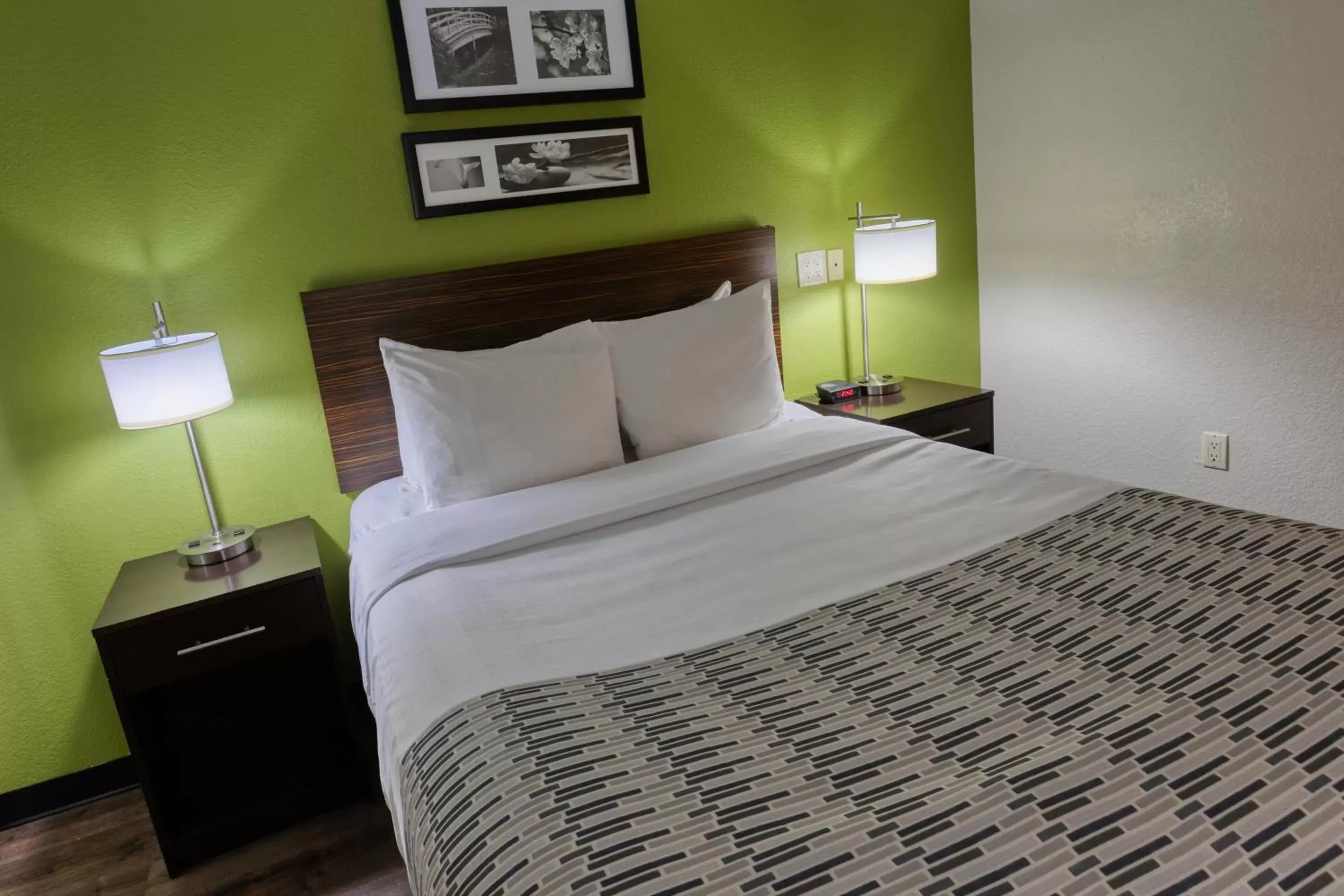 Bed in Surestay Plus Hotel by Best Western Superstition Springs