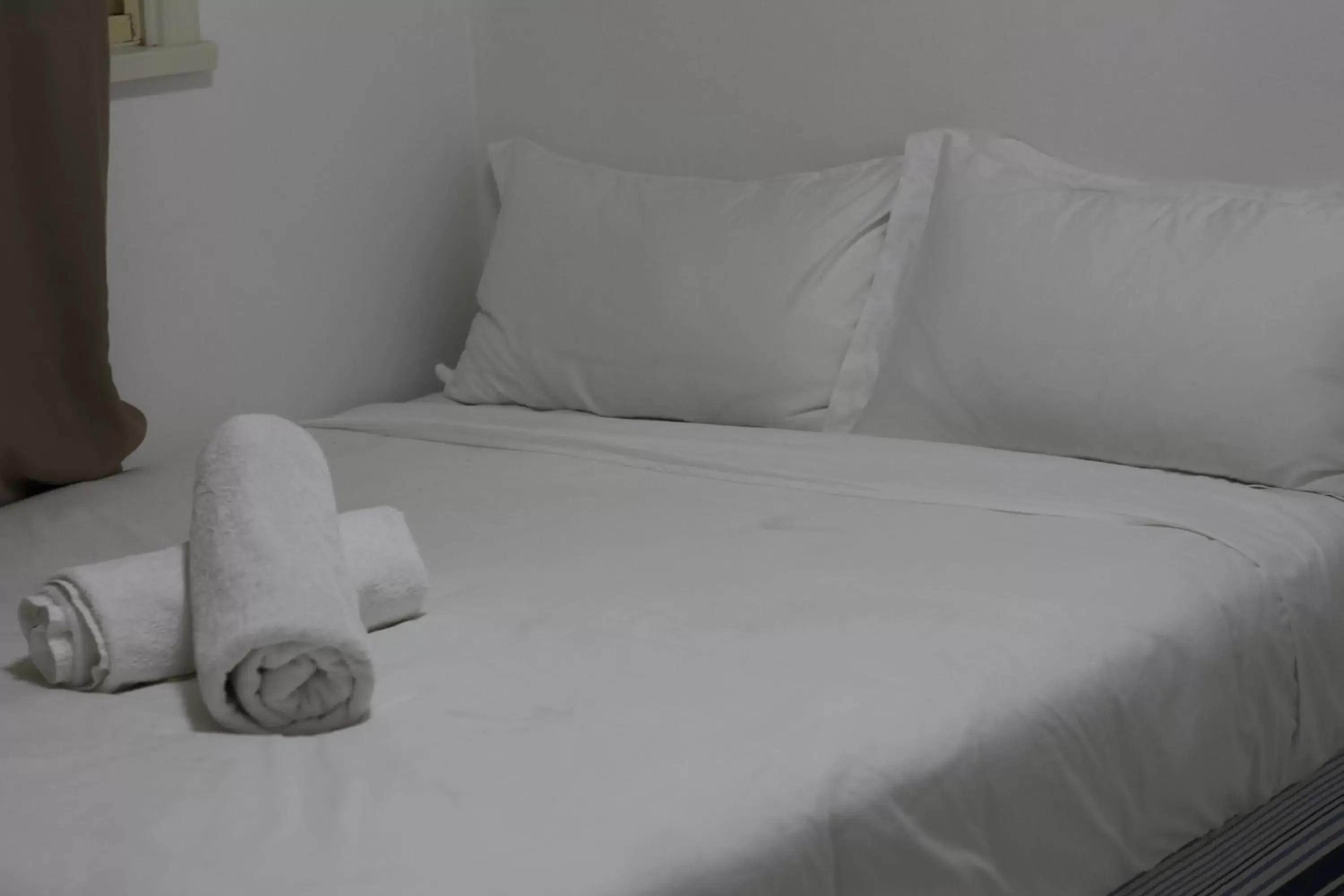 Bed in Lakeside Inn Wollongong