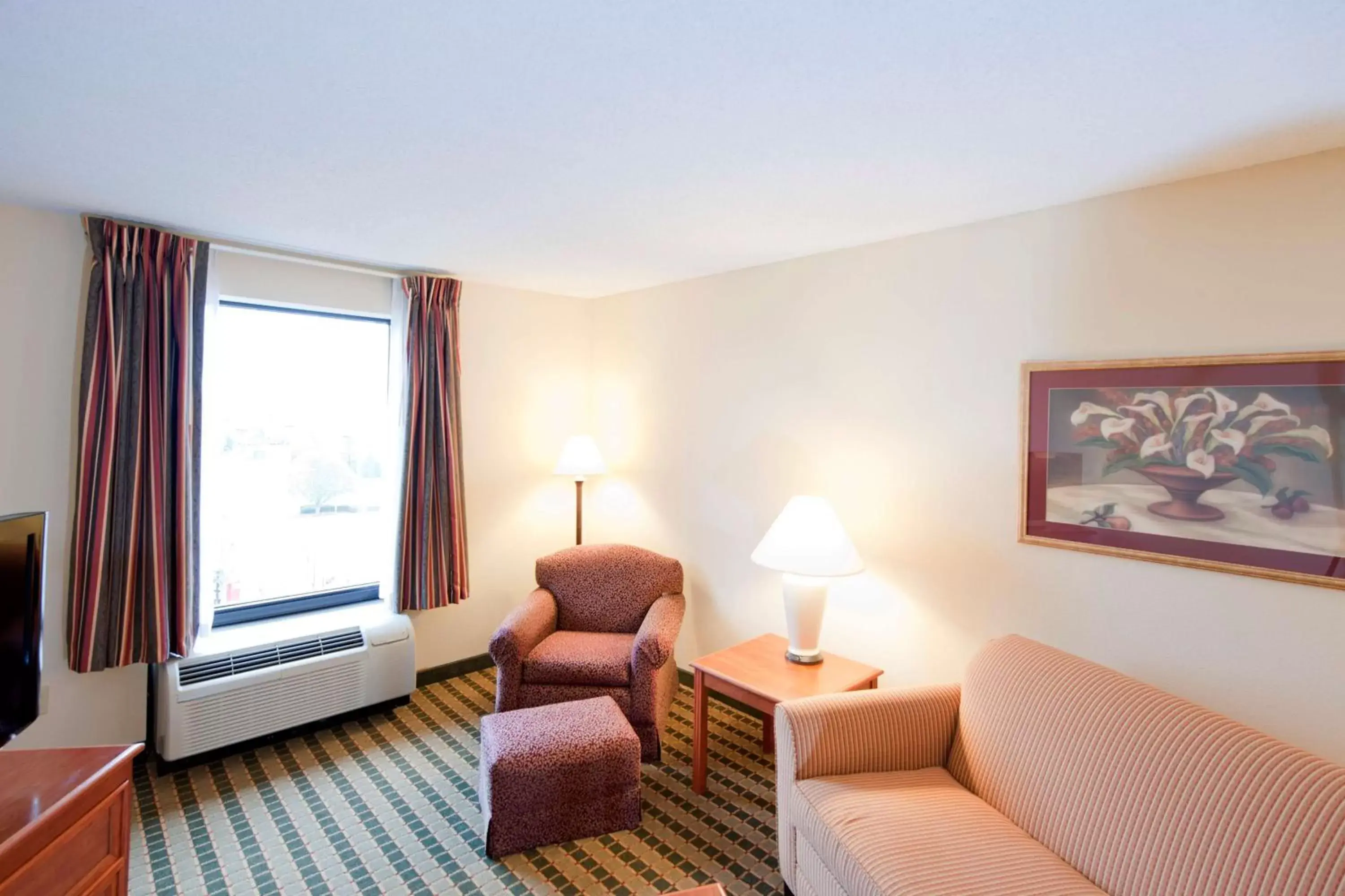 Bed, Seating Area in Hampton Inn & Suites St. Louis-Chesterfield