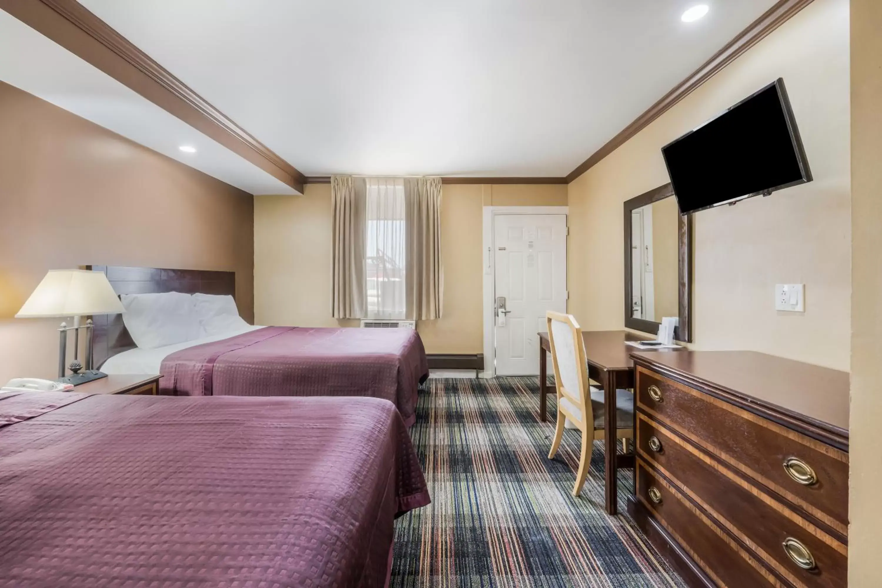 Photo of the whole room, Bed in Knights Inn Trevose Photo of the whole room, Bed in Knights Inn Trevose