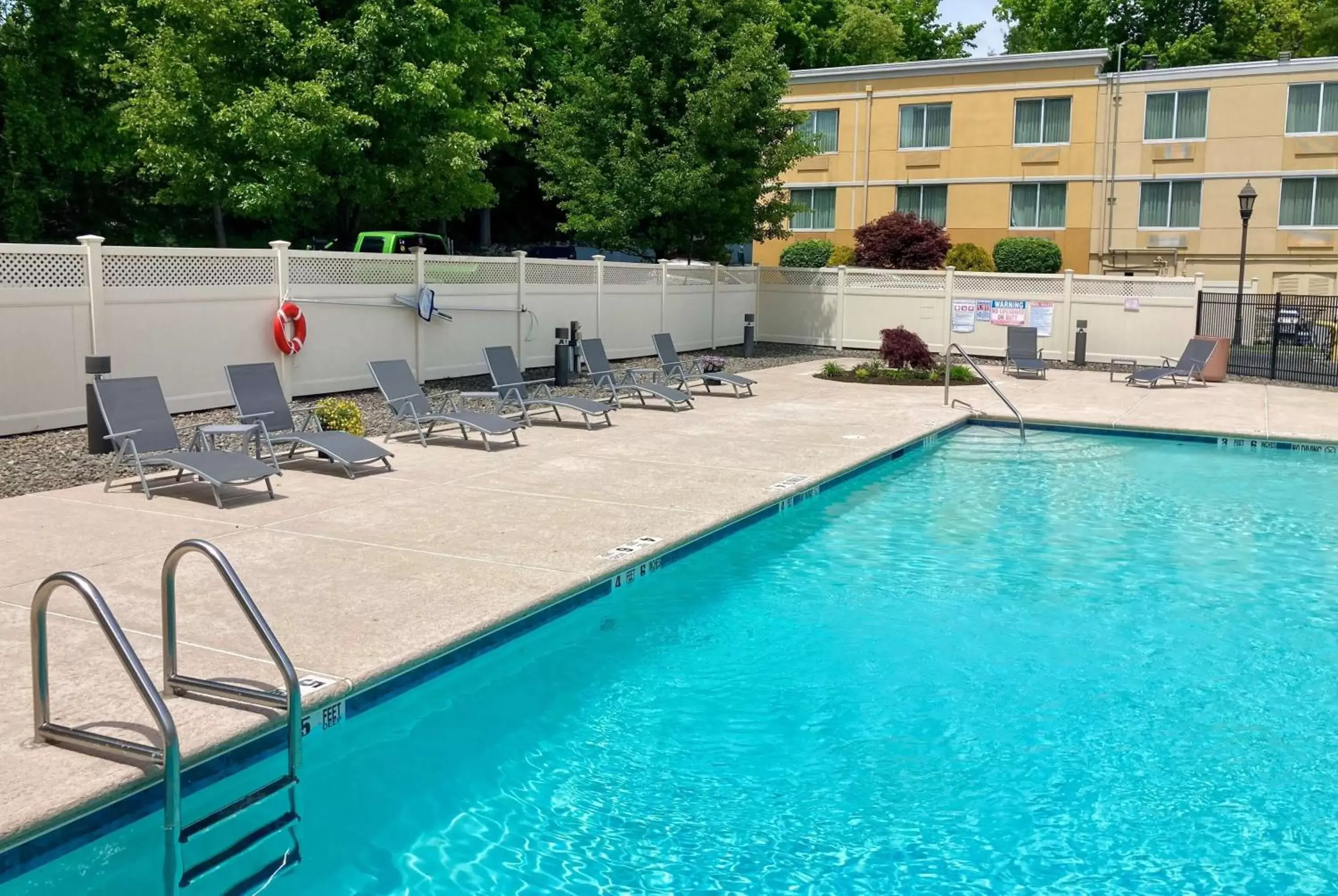 Pool view, Swimming Pool in La Quinta by Wyndham Danbury