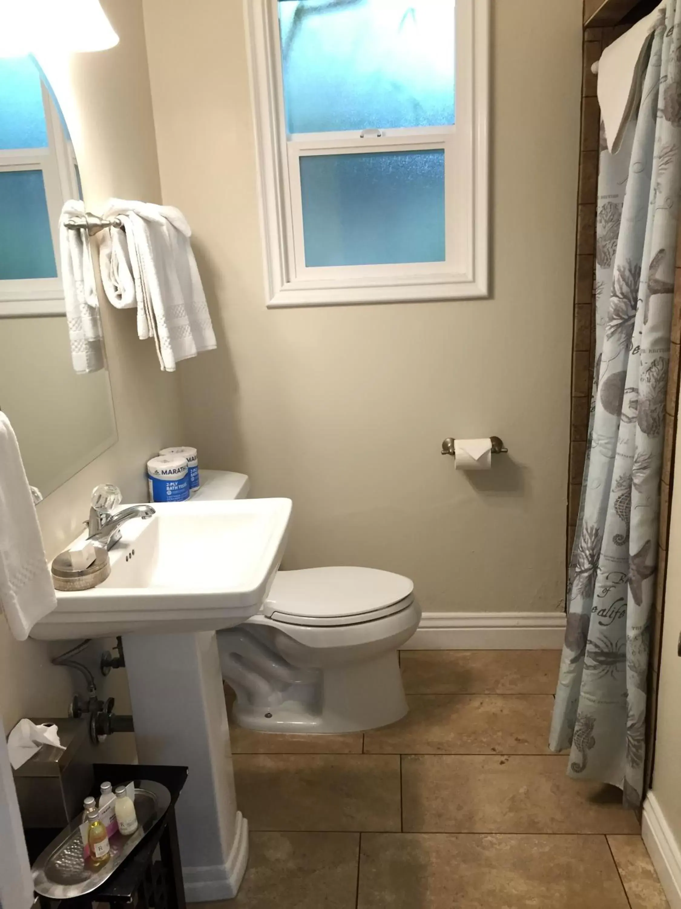 Bathroom in Beach Bungalow Inn and Suites