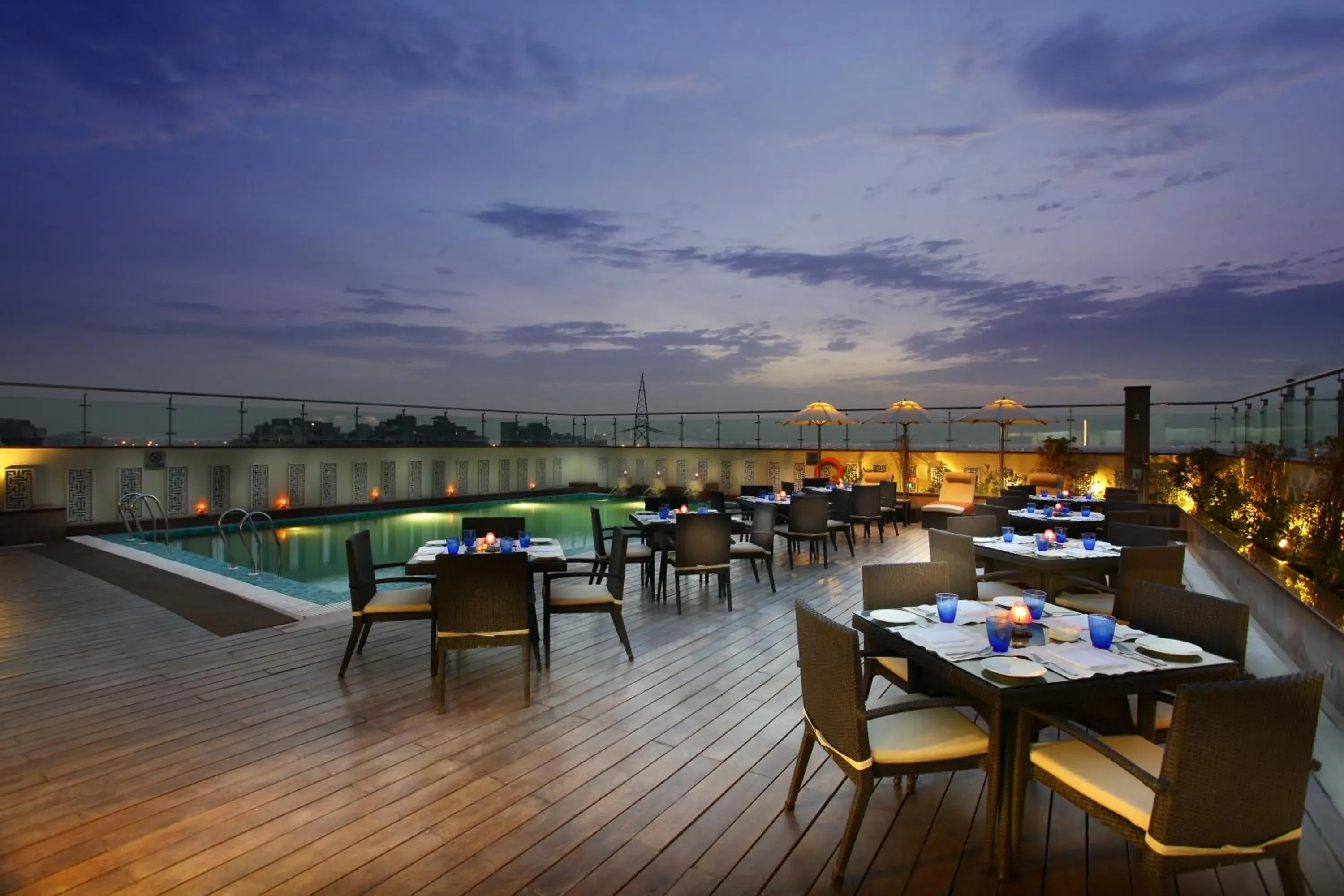 Restaurant/Places to Eat in Mahagun Sarovar Portico Suites Ghaziabad