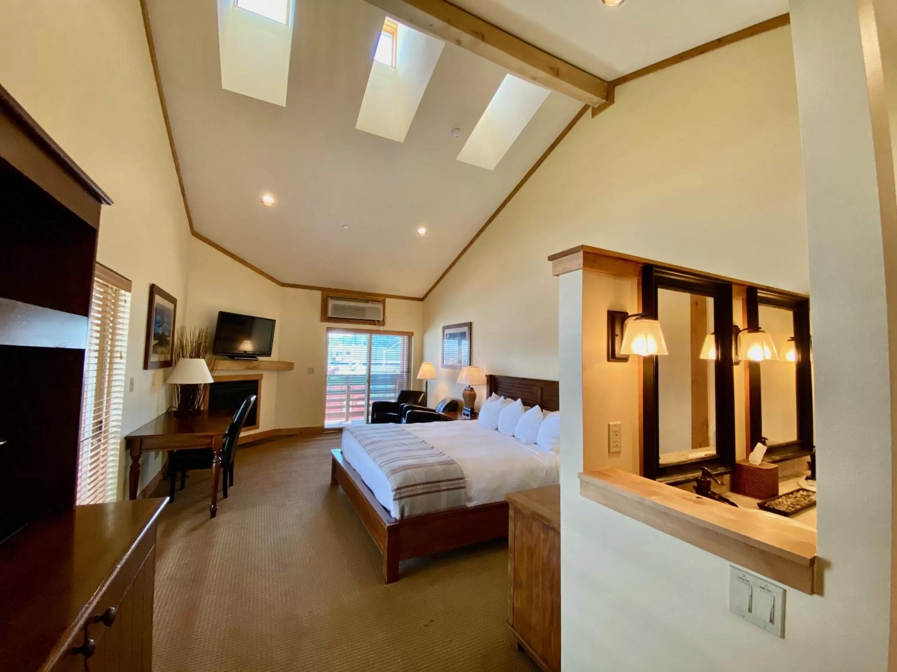 View (from property/room), Bed in Cousin's Country Inn