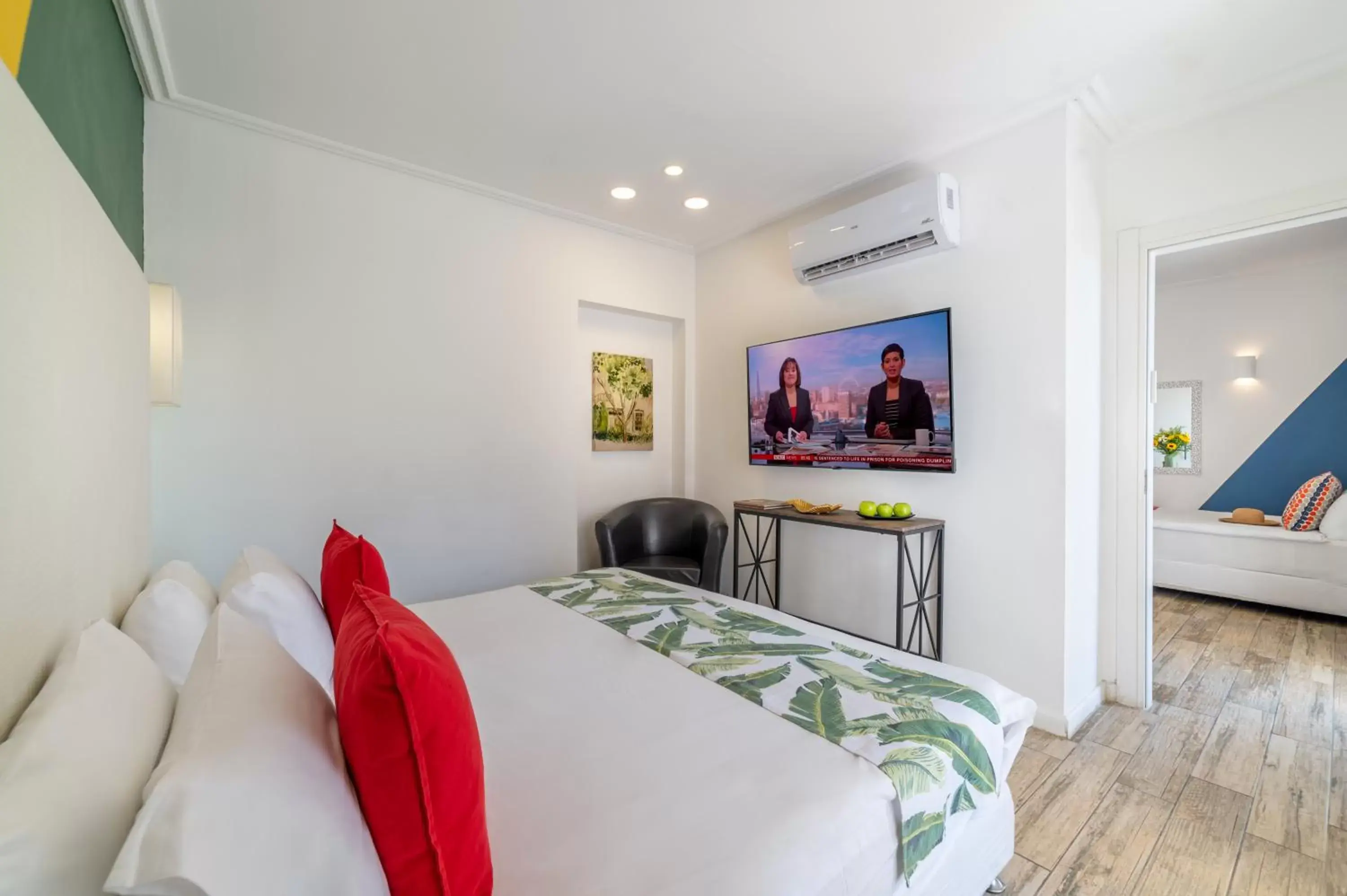 Photo of the whole room, Bed in Paamonim Hotel Jerusalem