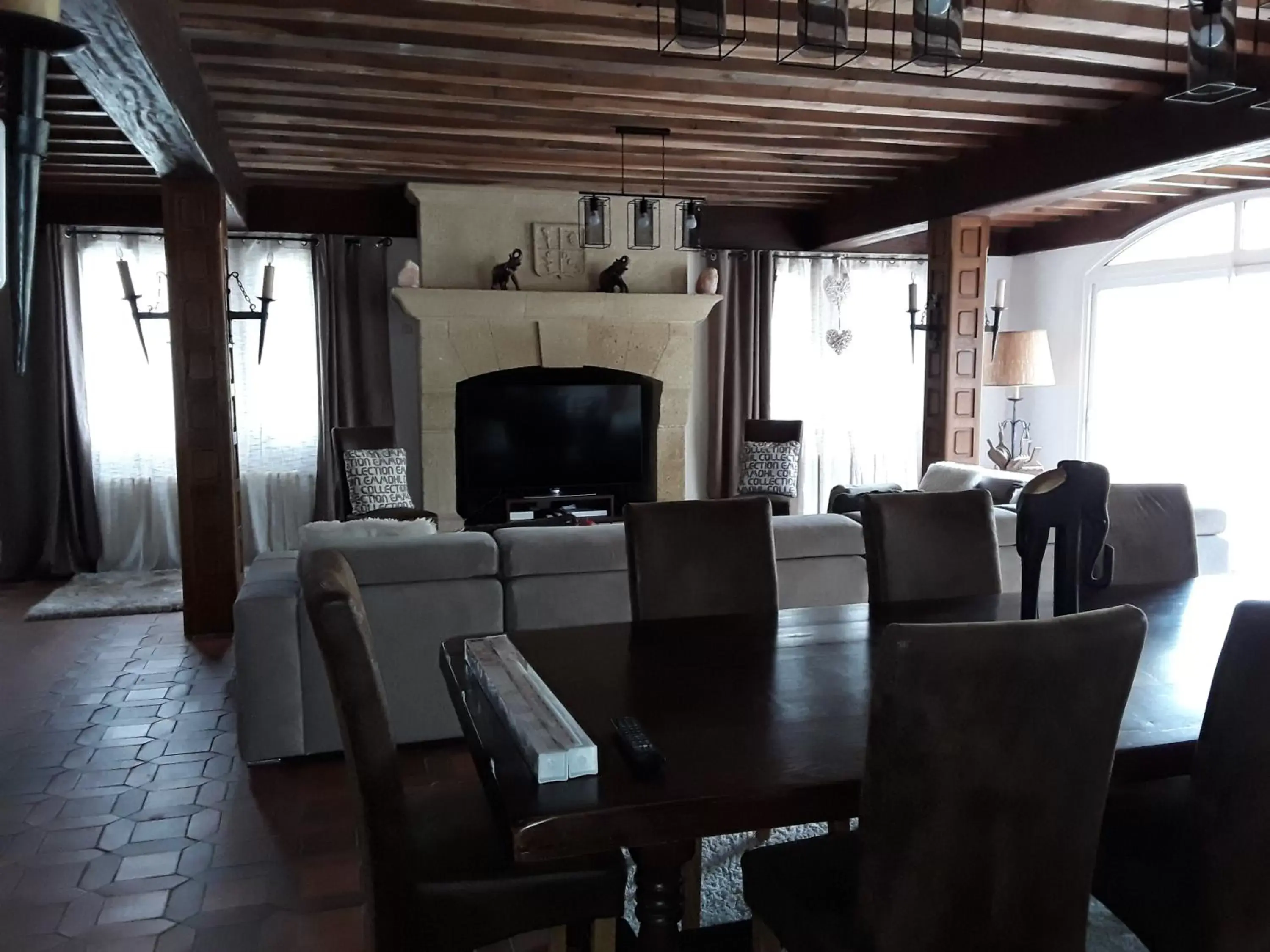 Dining Area in maison d'hôtes labastide