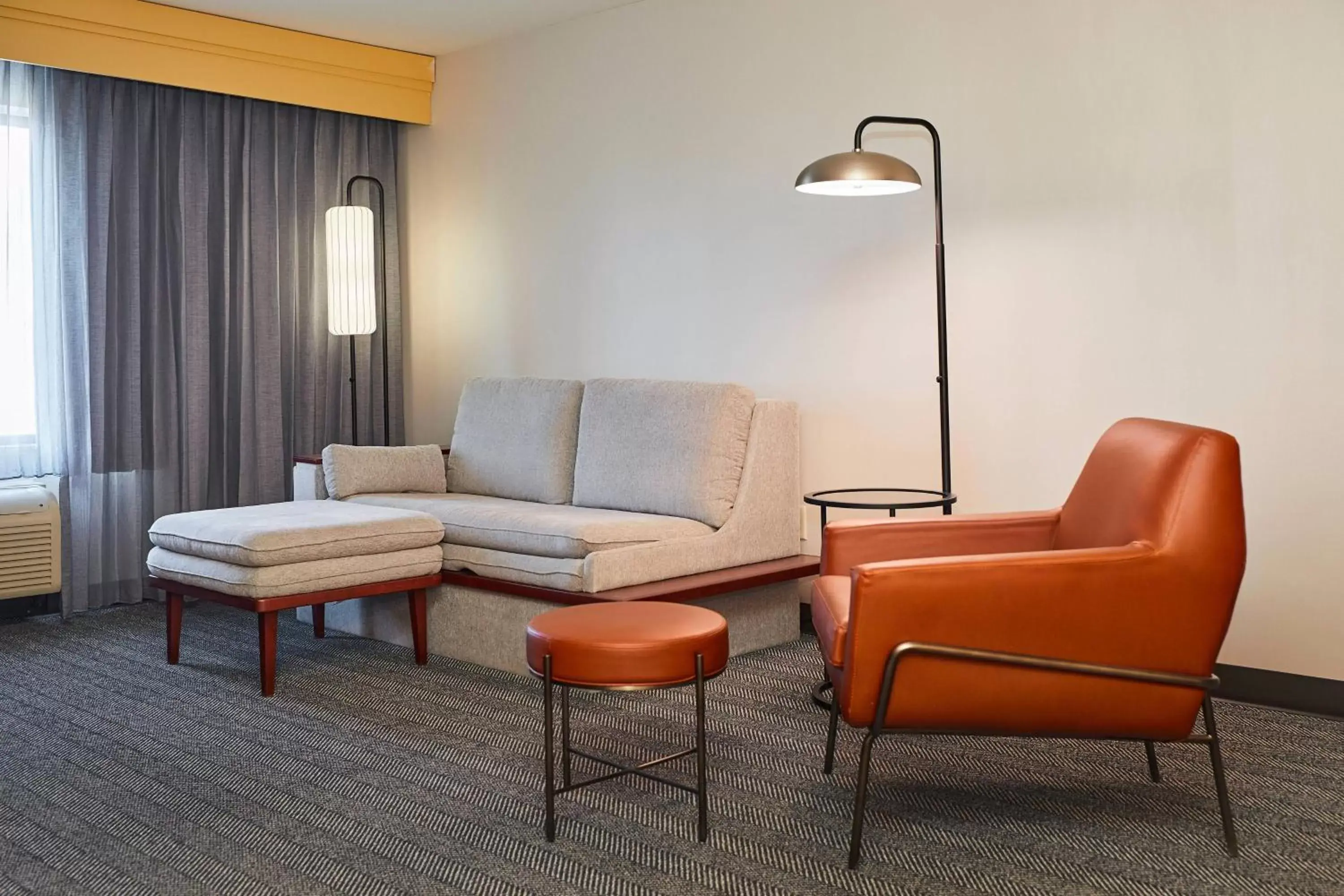 Living room, Seating Area in Courtyard Medford Airport