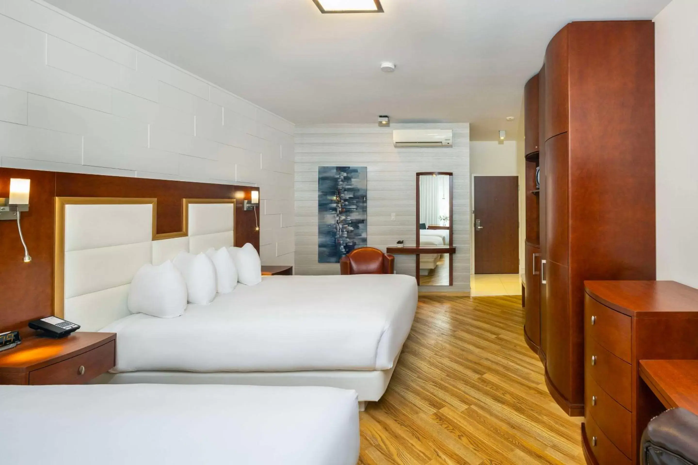 Bedroom in Les Suites de Laviolette Ascend Hotel Collection