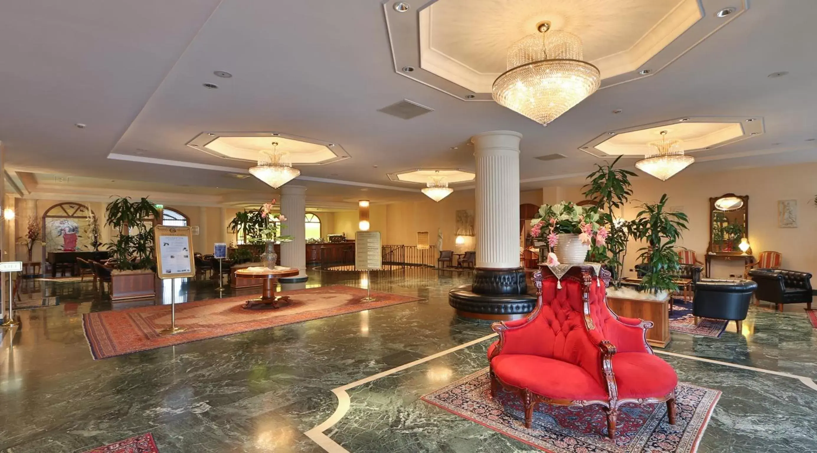 Lobby or reception in Best Western Hotel Globus City