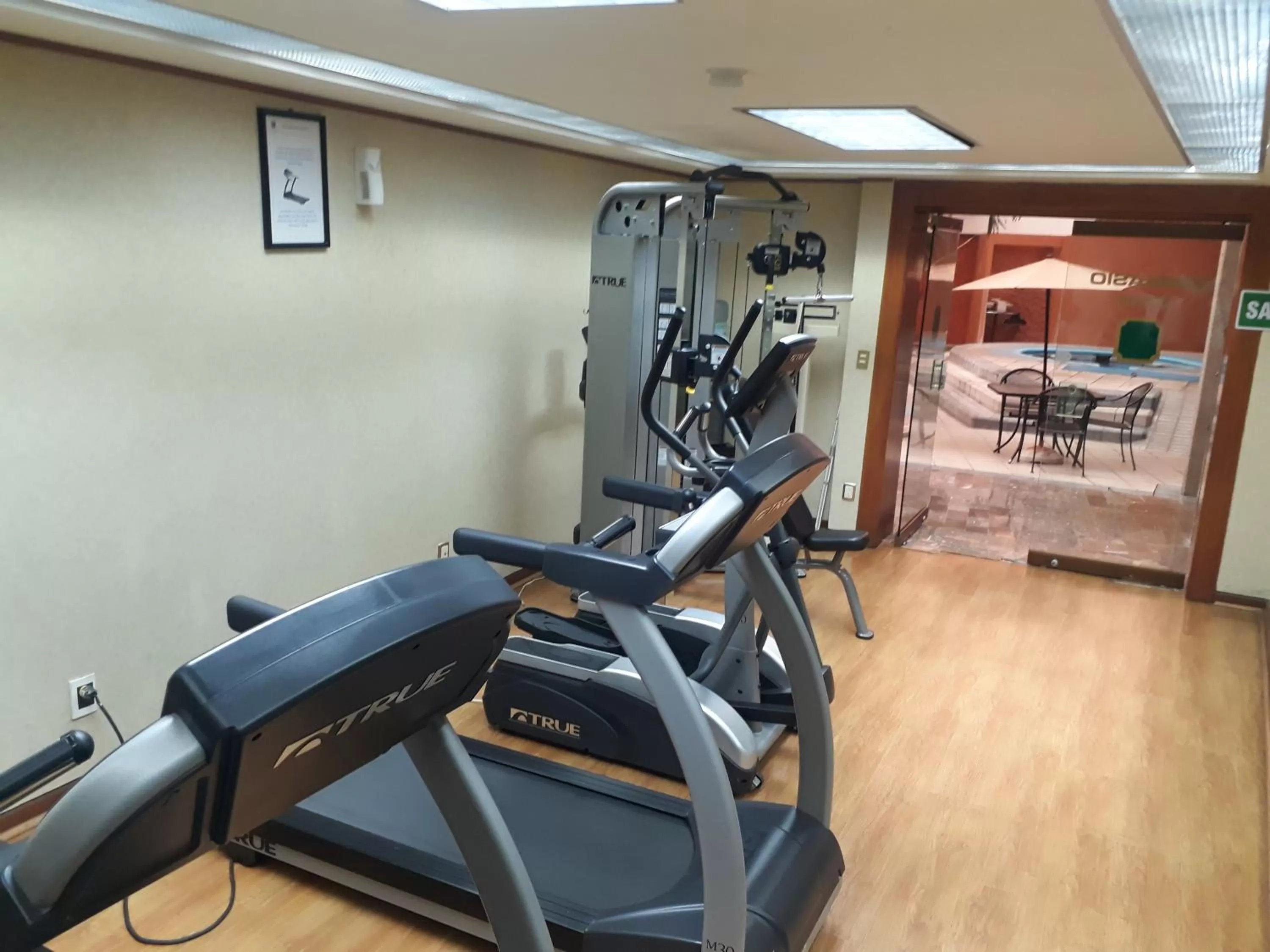 Fitness centre/facilities in Country Plaza