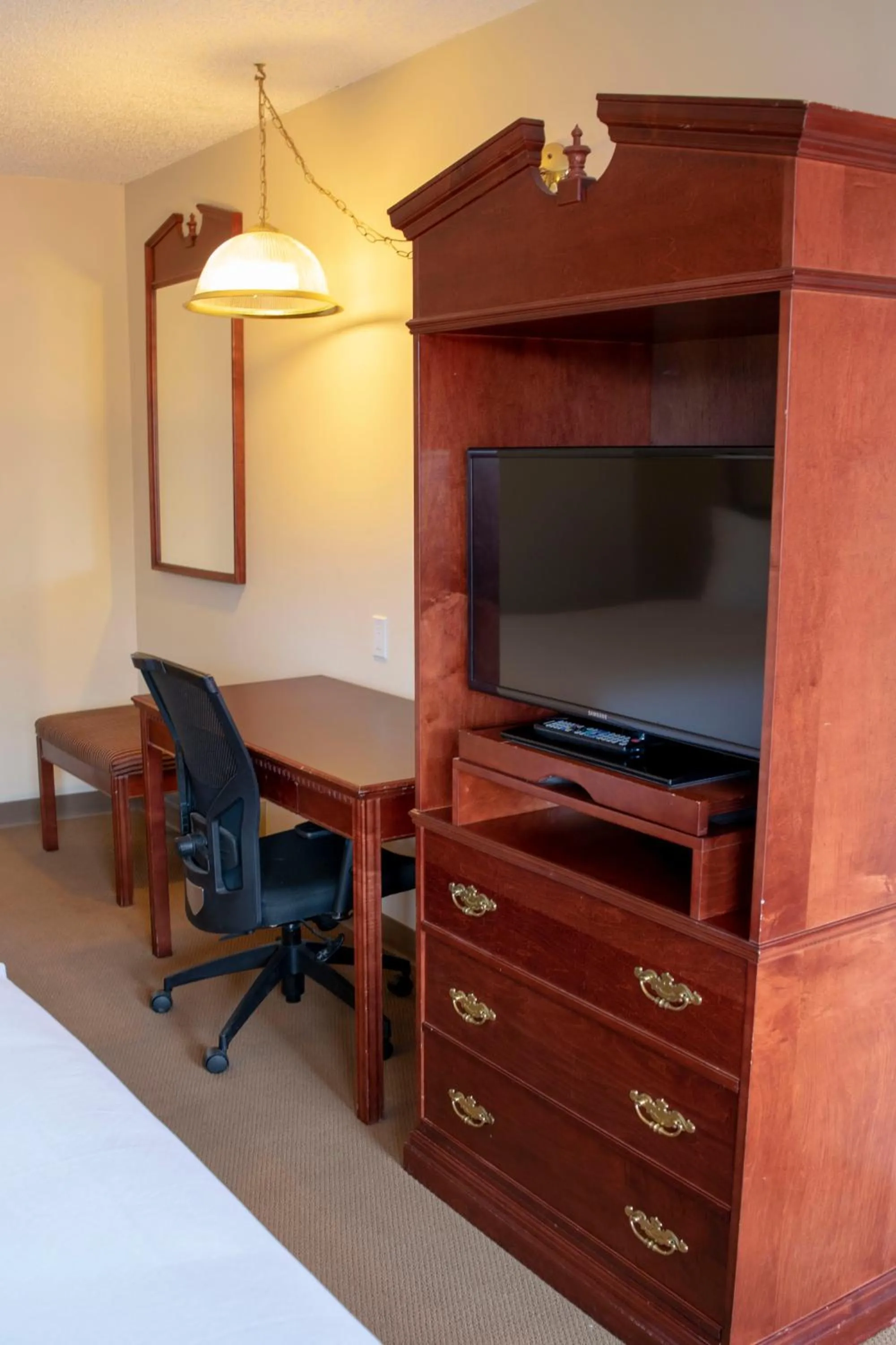 Living room, Bed in Aspen Village