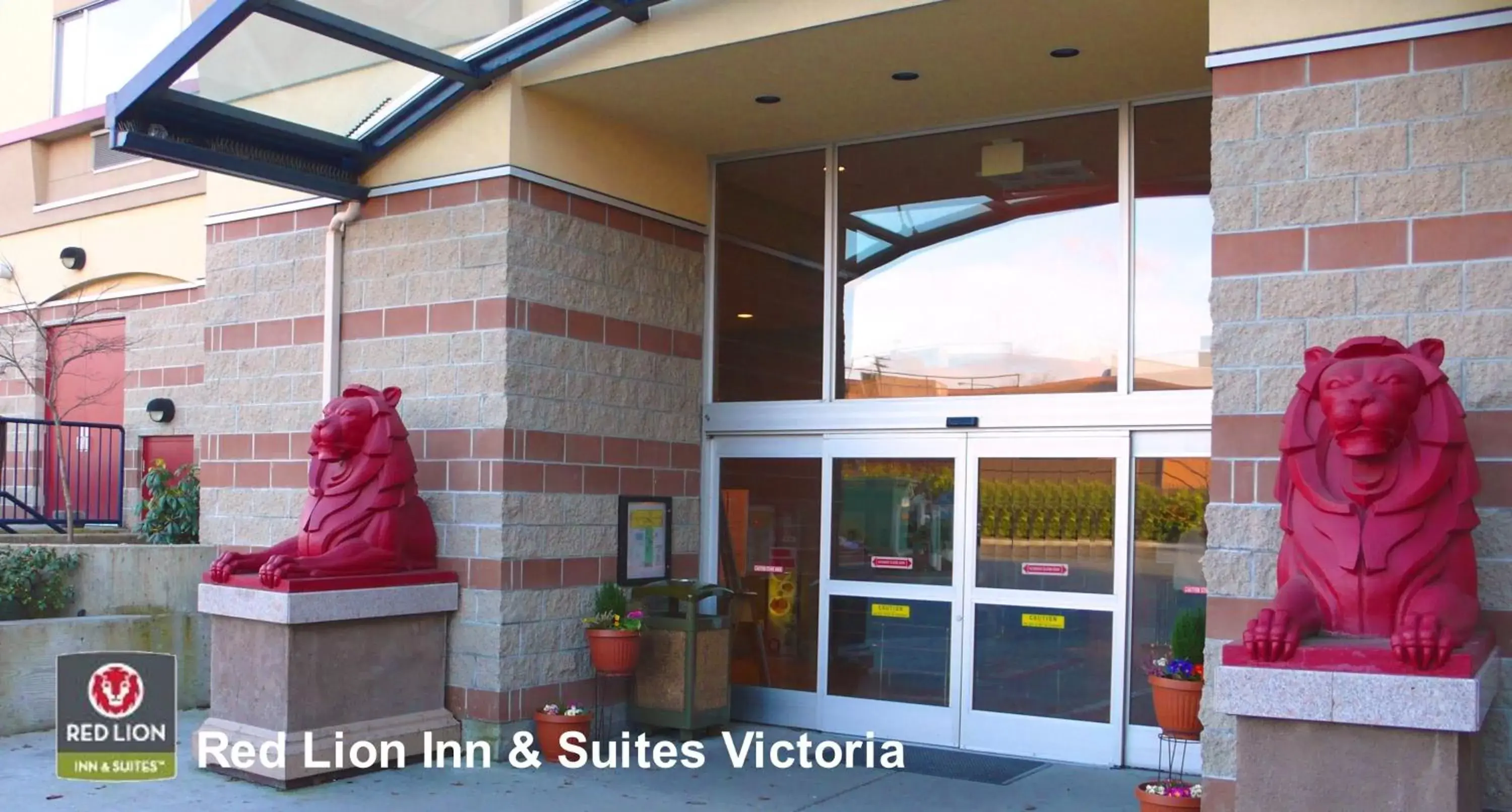 Facade/entrance in Red Lion Inn and Suites Victoria