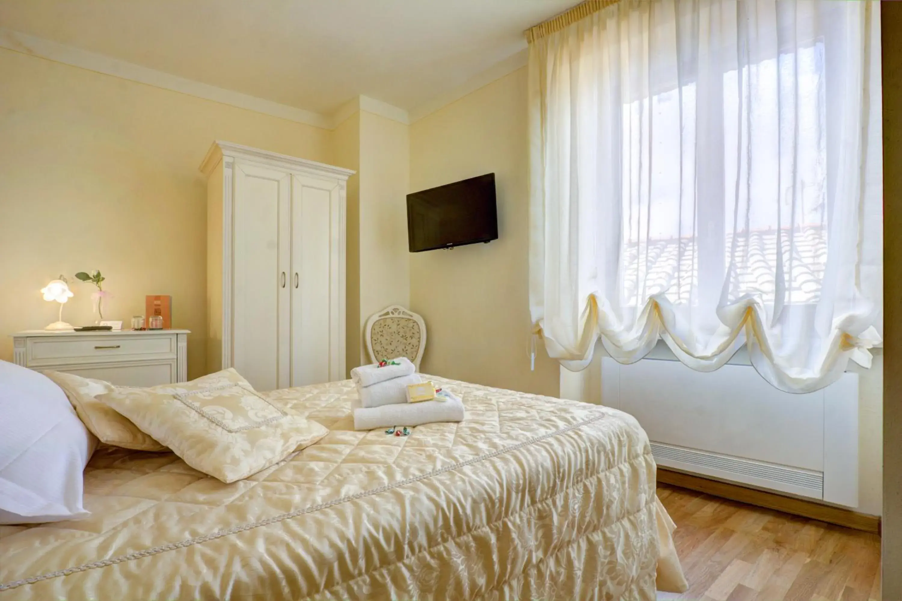 Deluxe Single Room in Hotel Volterra In Superior Deluxe Single Room in Hotel Volterra In Superior