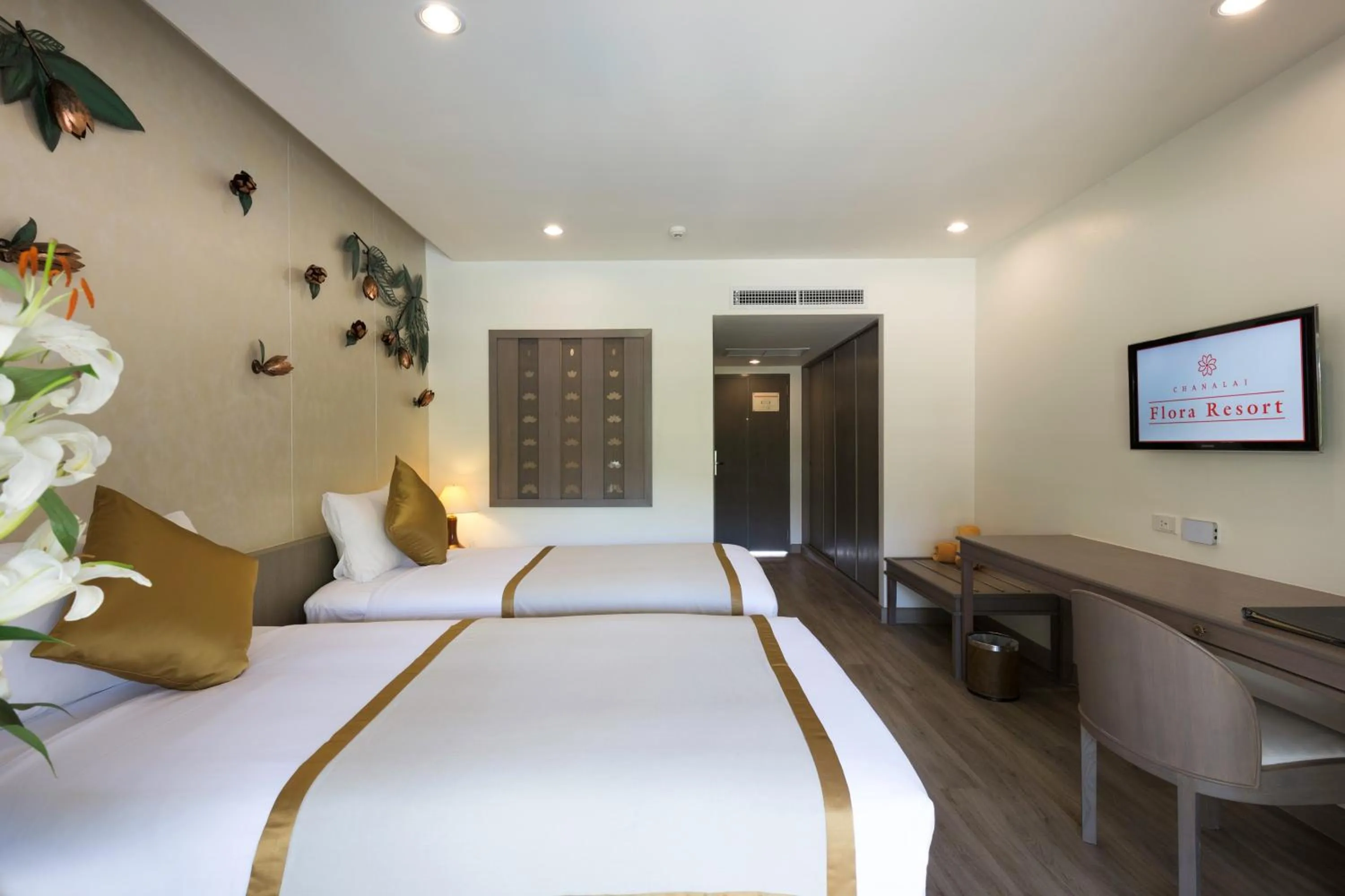 Photo of the whole room, Bed in Chanalai Flora Resort, Kata Beach