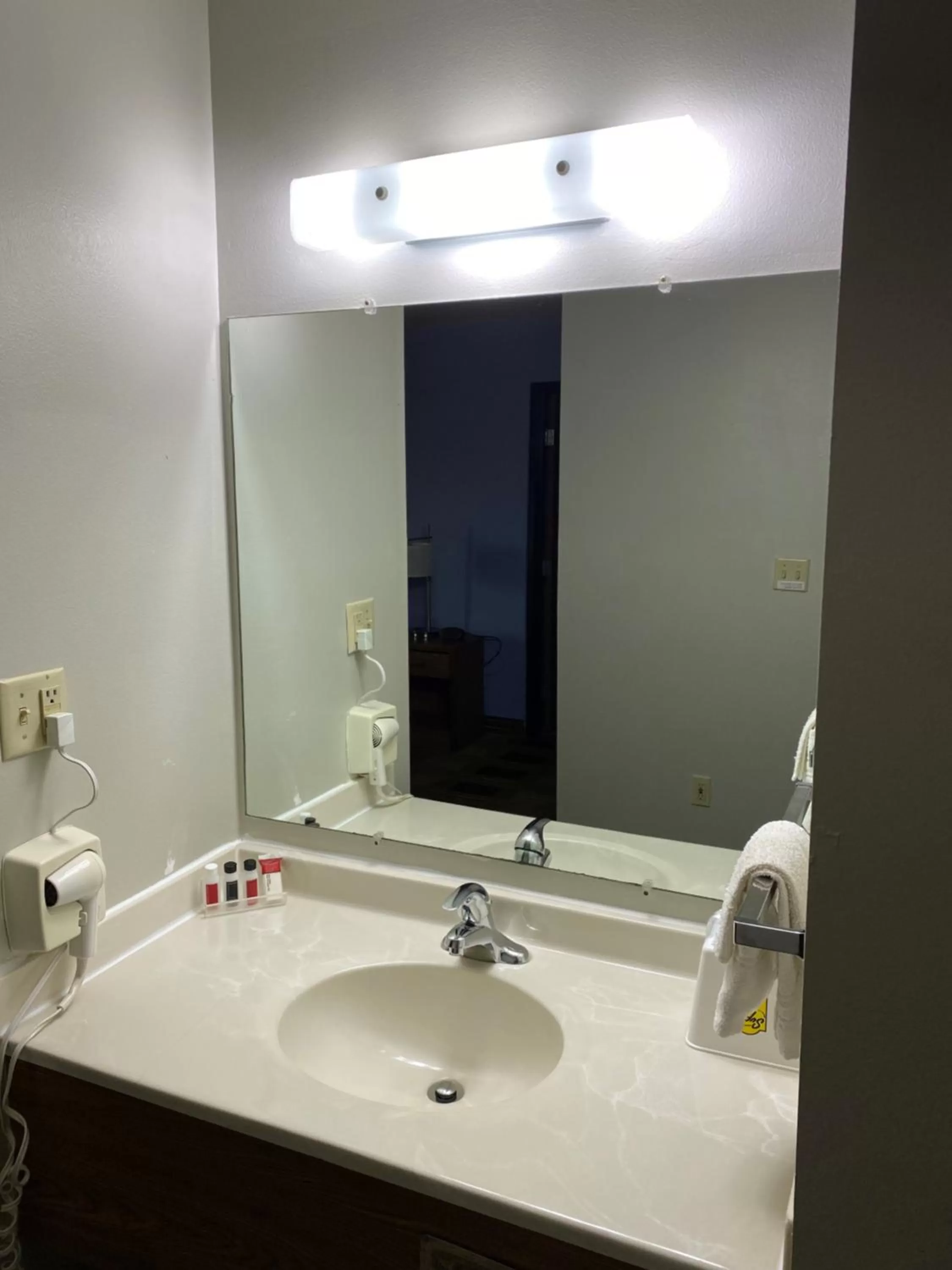 Bathroom in Super 8 by Wyndham Toledo