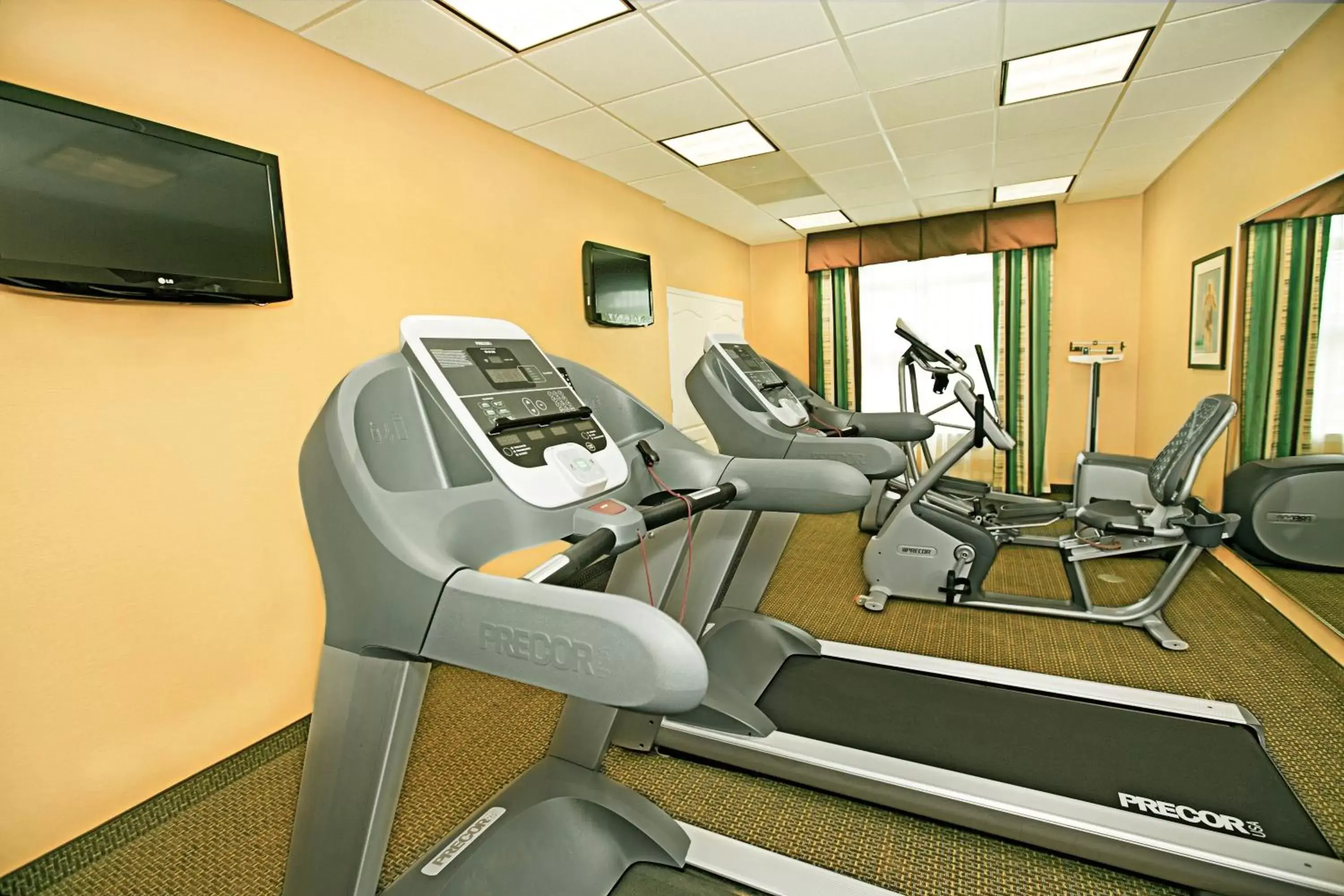 Spa and wellness centre/facilities, Fitness Center/Facilities in Holiday Inn Express and Suites Bossier City Louisiana Downs, an IHG Hotel