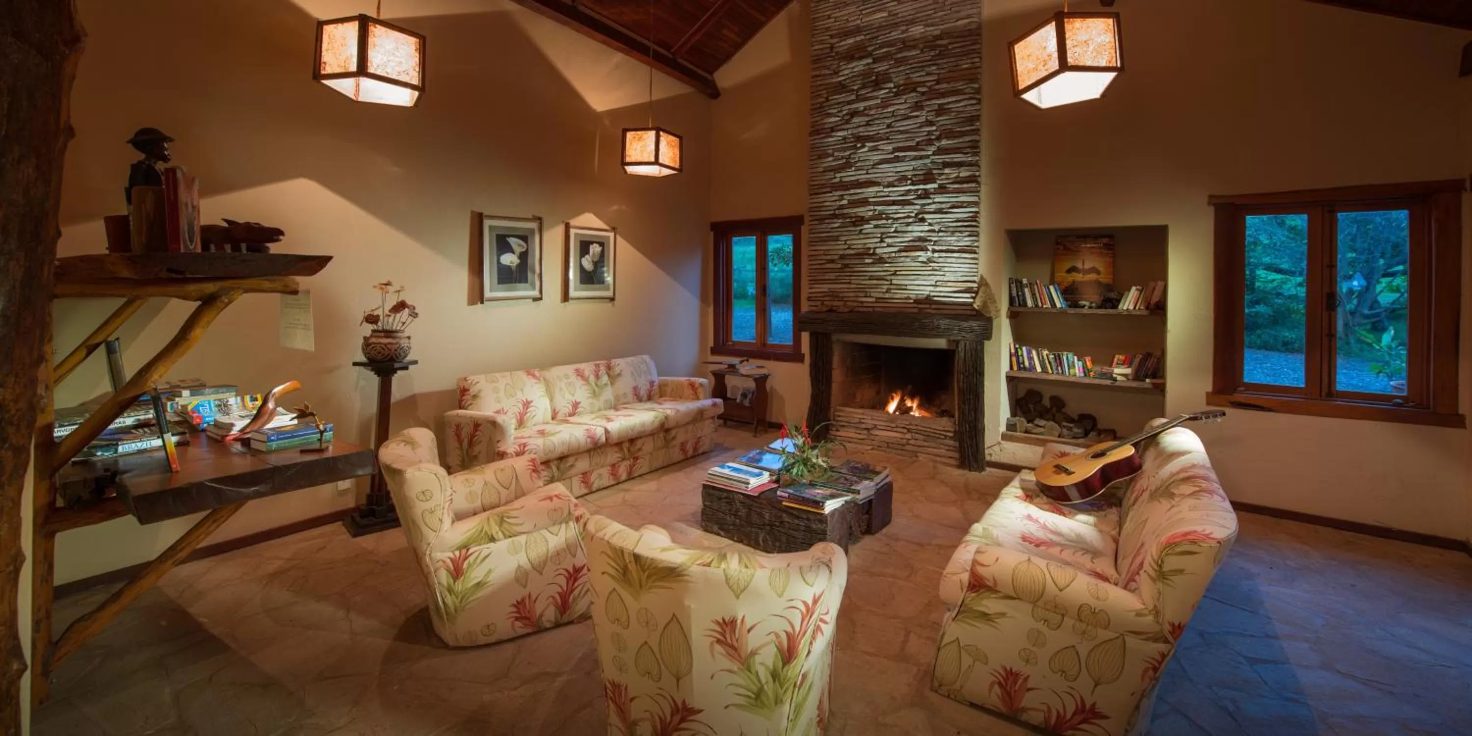 Communal lounge/ TV room in Pousada do Parque