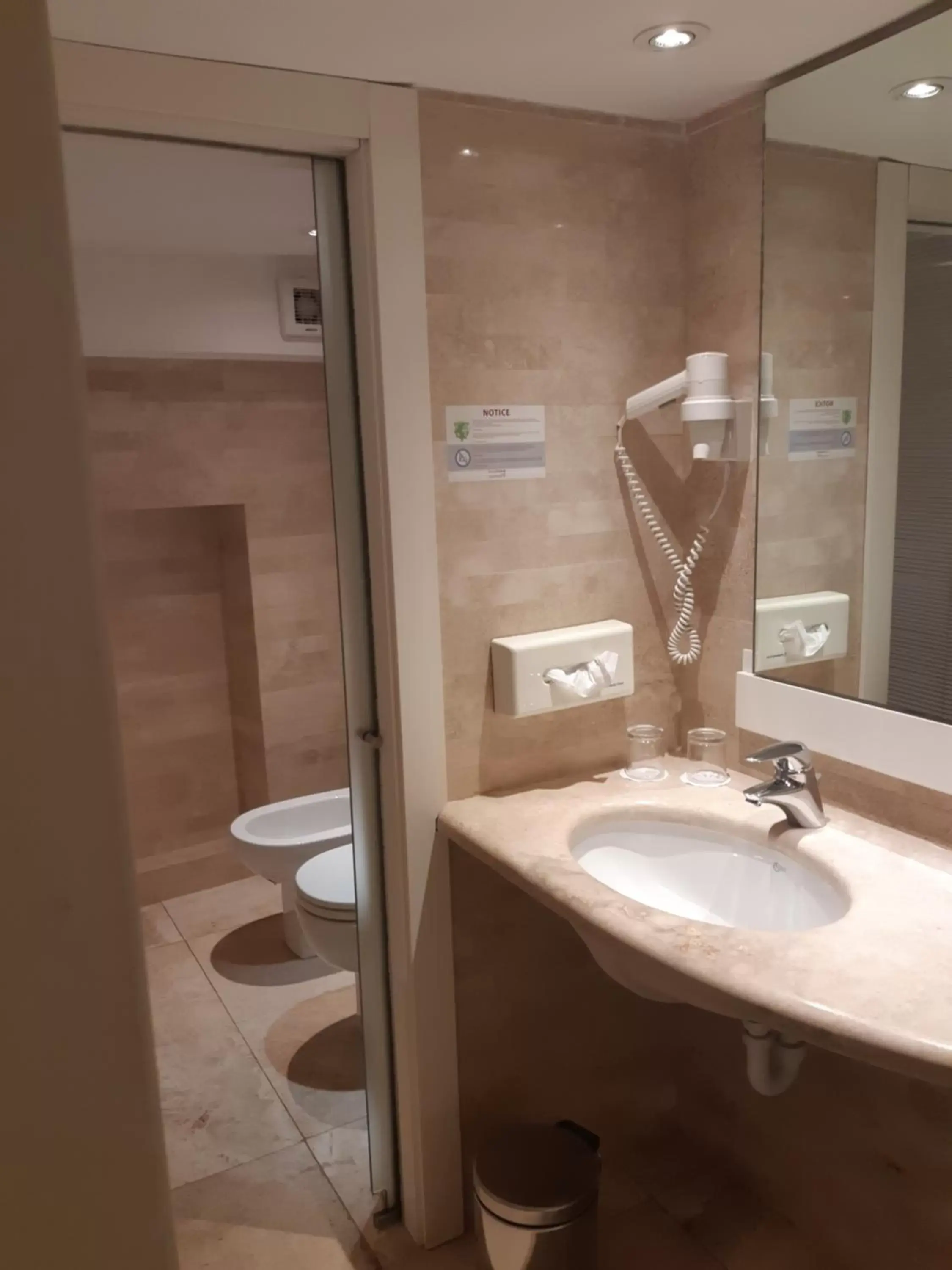 Bathroom in Hotel White