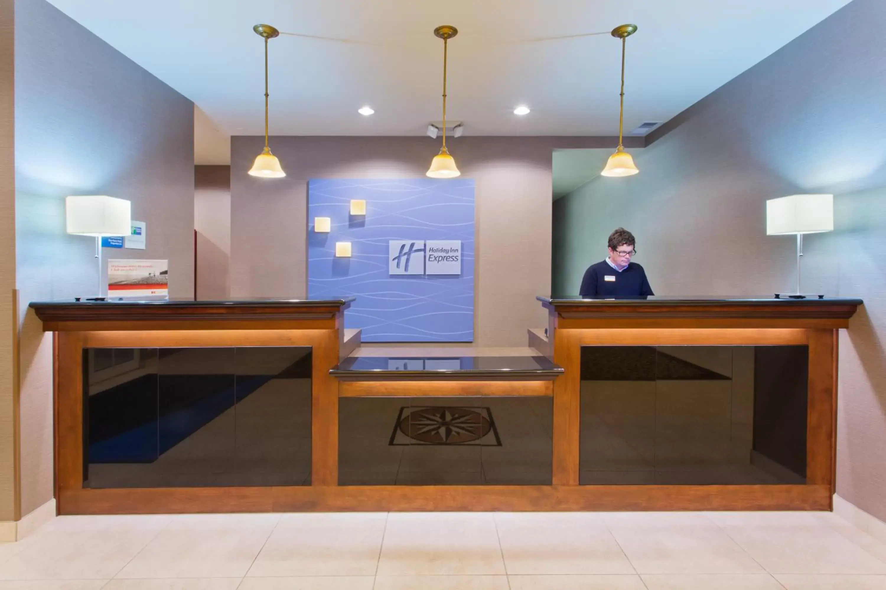 Property building, Lobby/Reception in Holiday Inn Express Hotel & Suites Astoria, an IHG Hotel