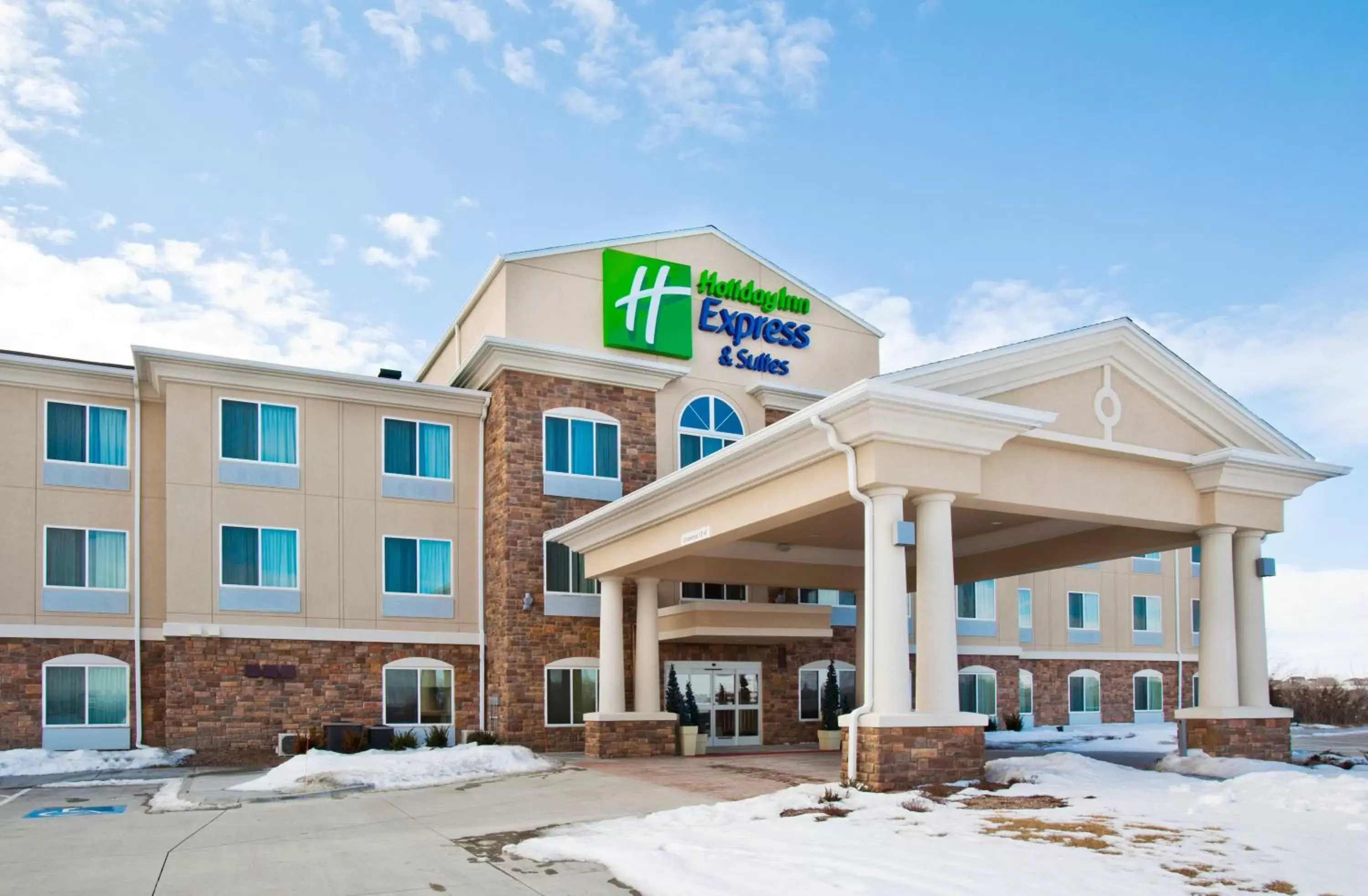 Property Building in Holiday Inn Express & Suites - Omaha I - 80, an IHG Hotel