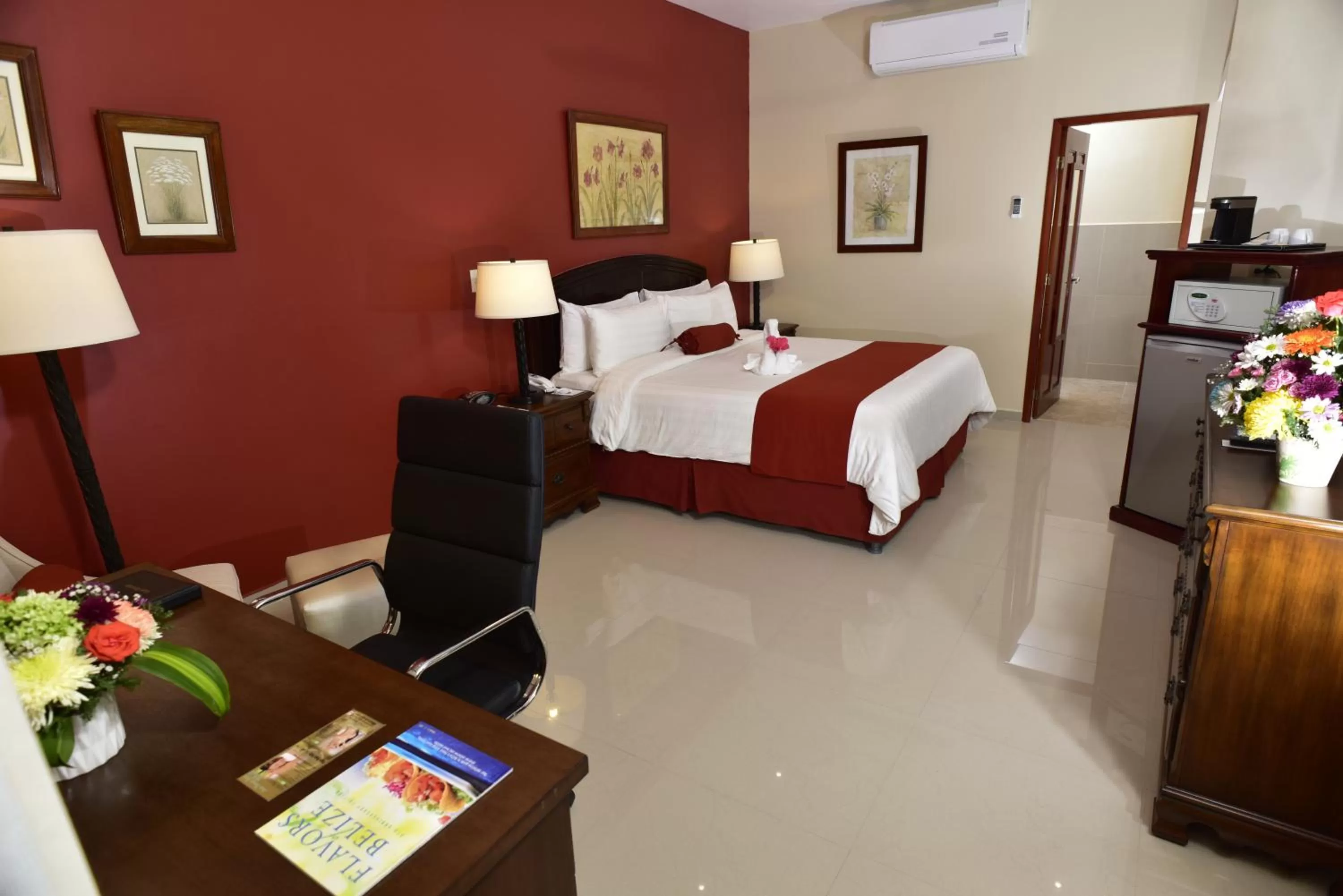 Photo of the whole room, Bed in Best Western Plus Belize Biltmore Plaza