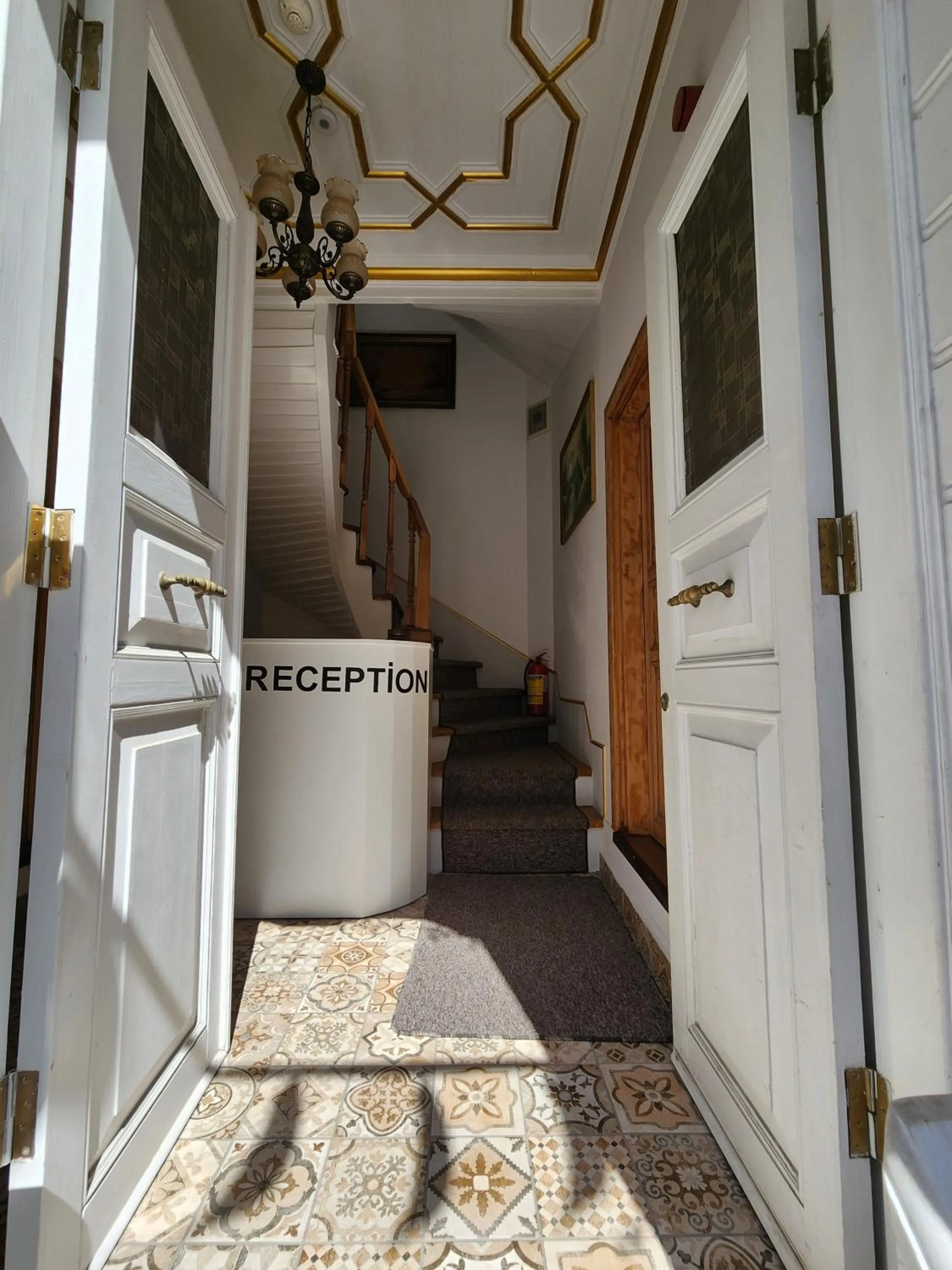 Property building in Kadıköy White House