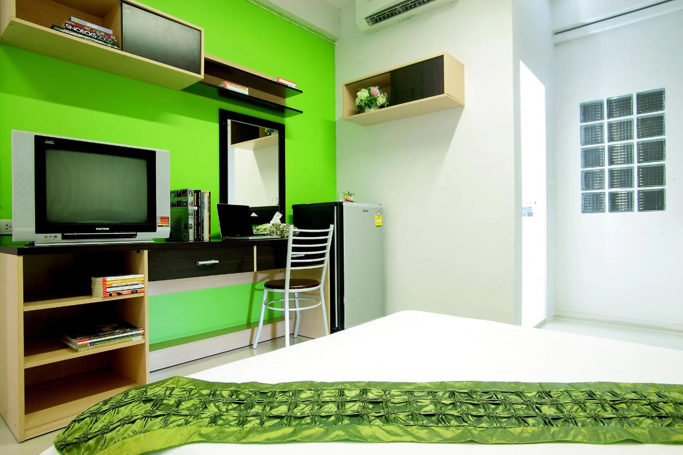 Bedroom, Bed in Smile Inn