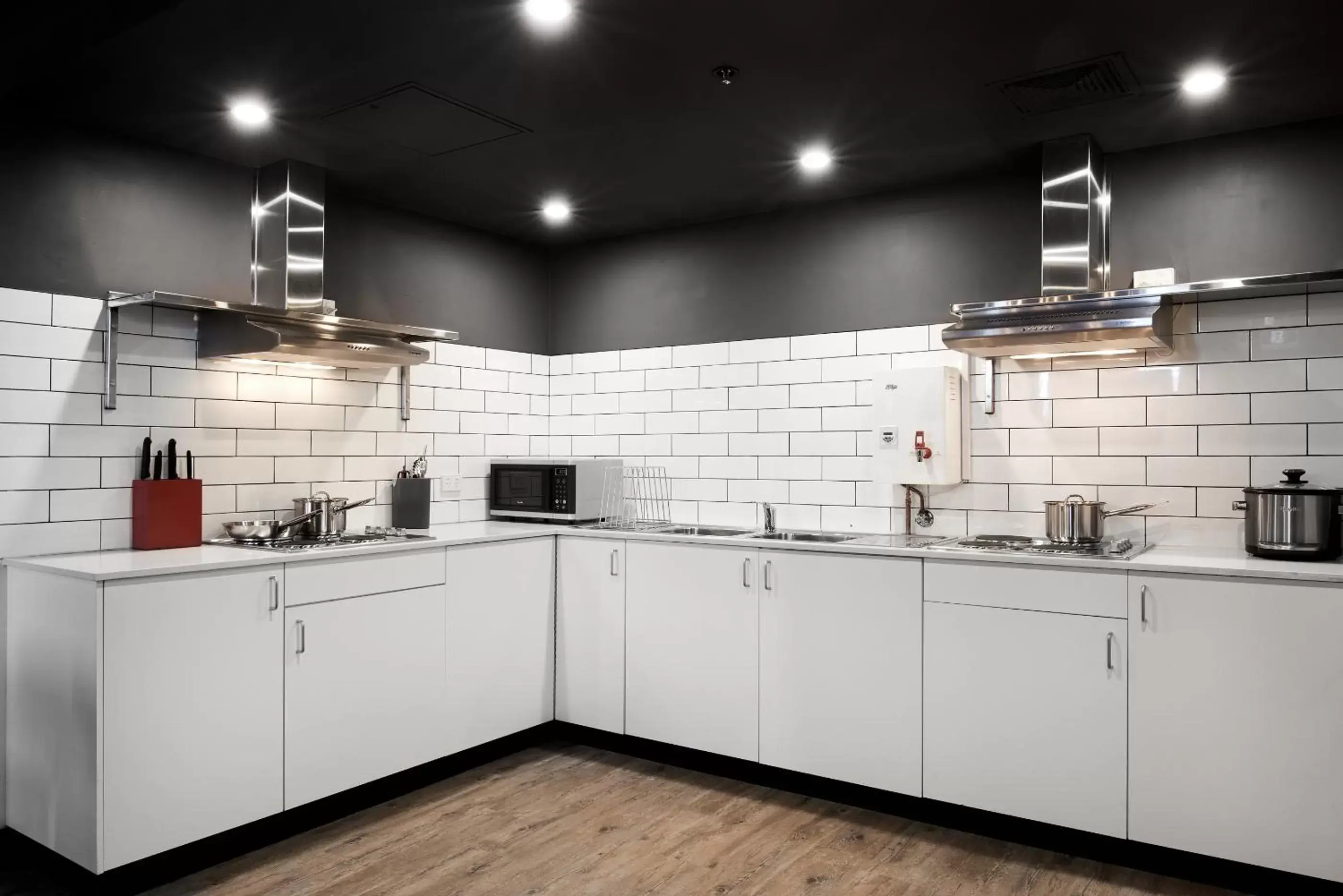 Communal kitchen, Kitchen/Kitchenette in The Pod Sydney
