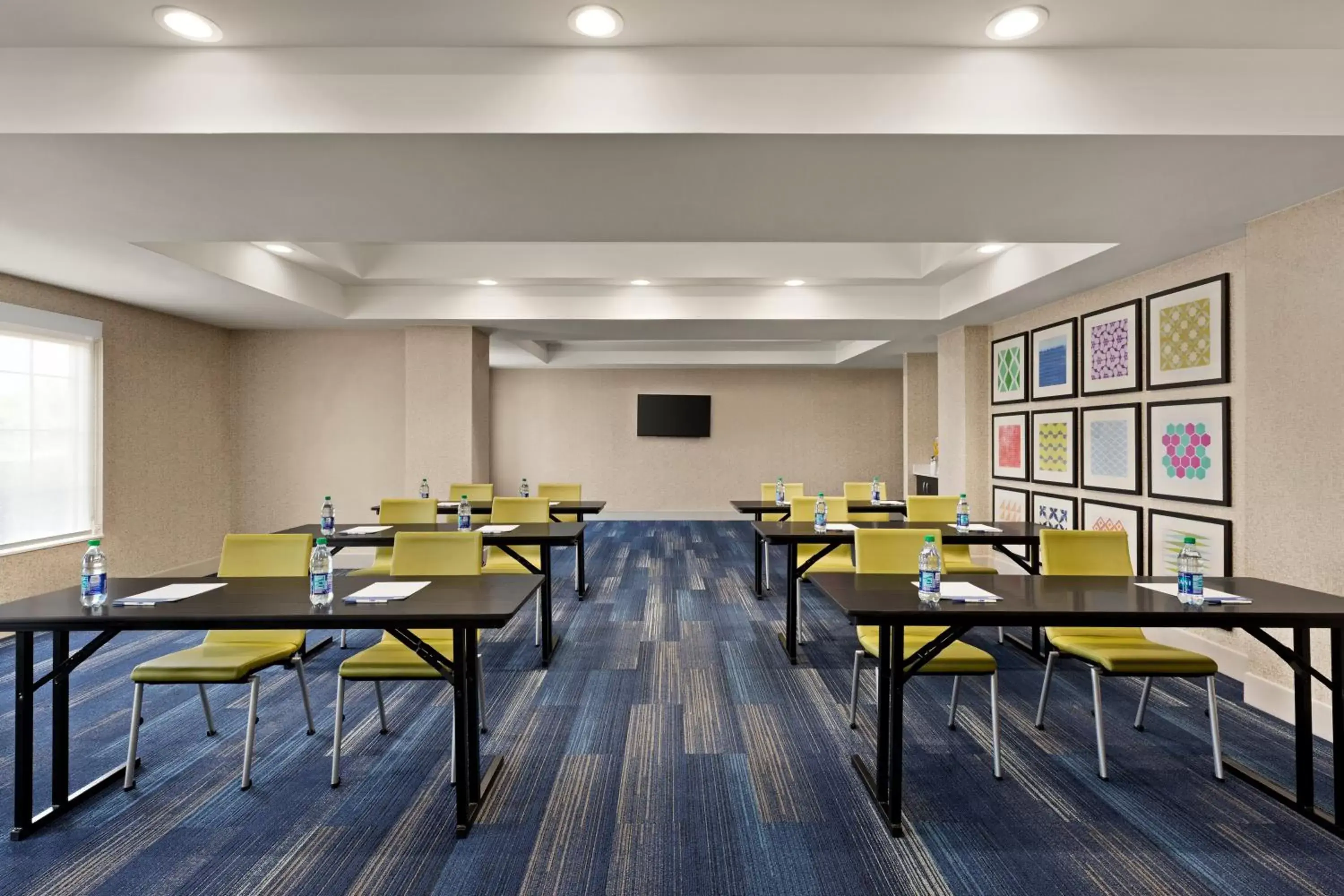 Meeting/conference room in Holiday Inn Express Hotel & Suites Shawnee I-40, an IHG Hotel