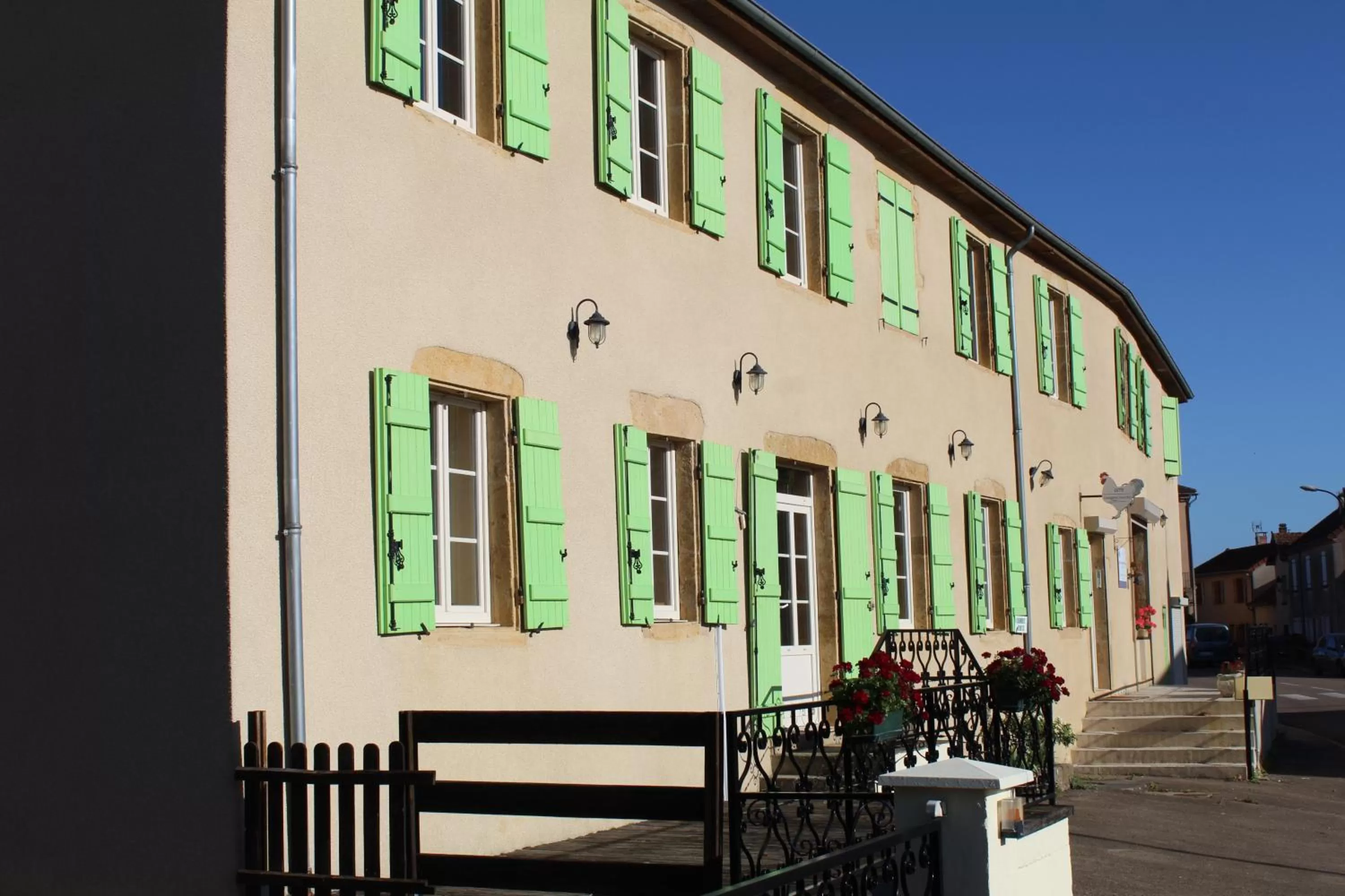 Facade/entrance in COMME UN COQ EN PÂTE