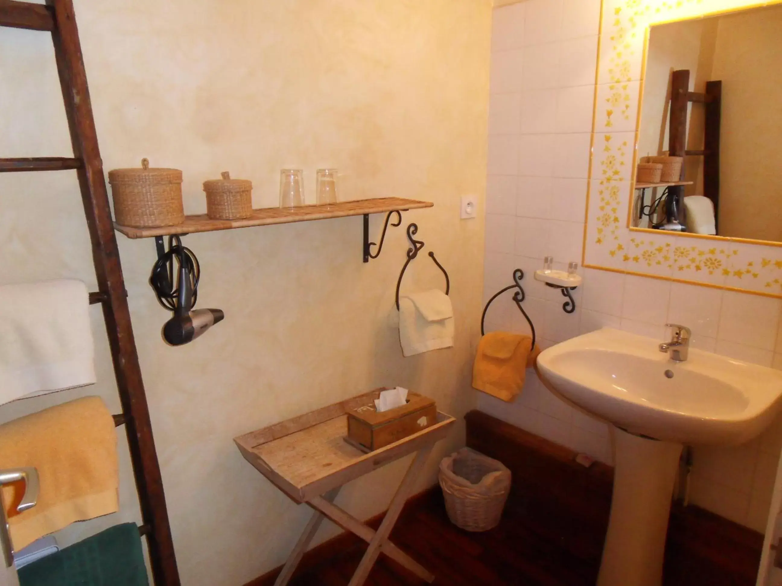 Bathroom in L'Estapade des Tourelons