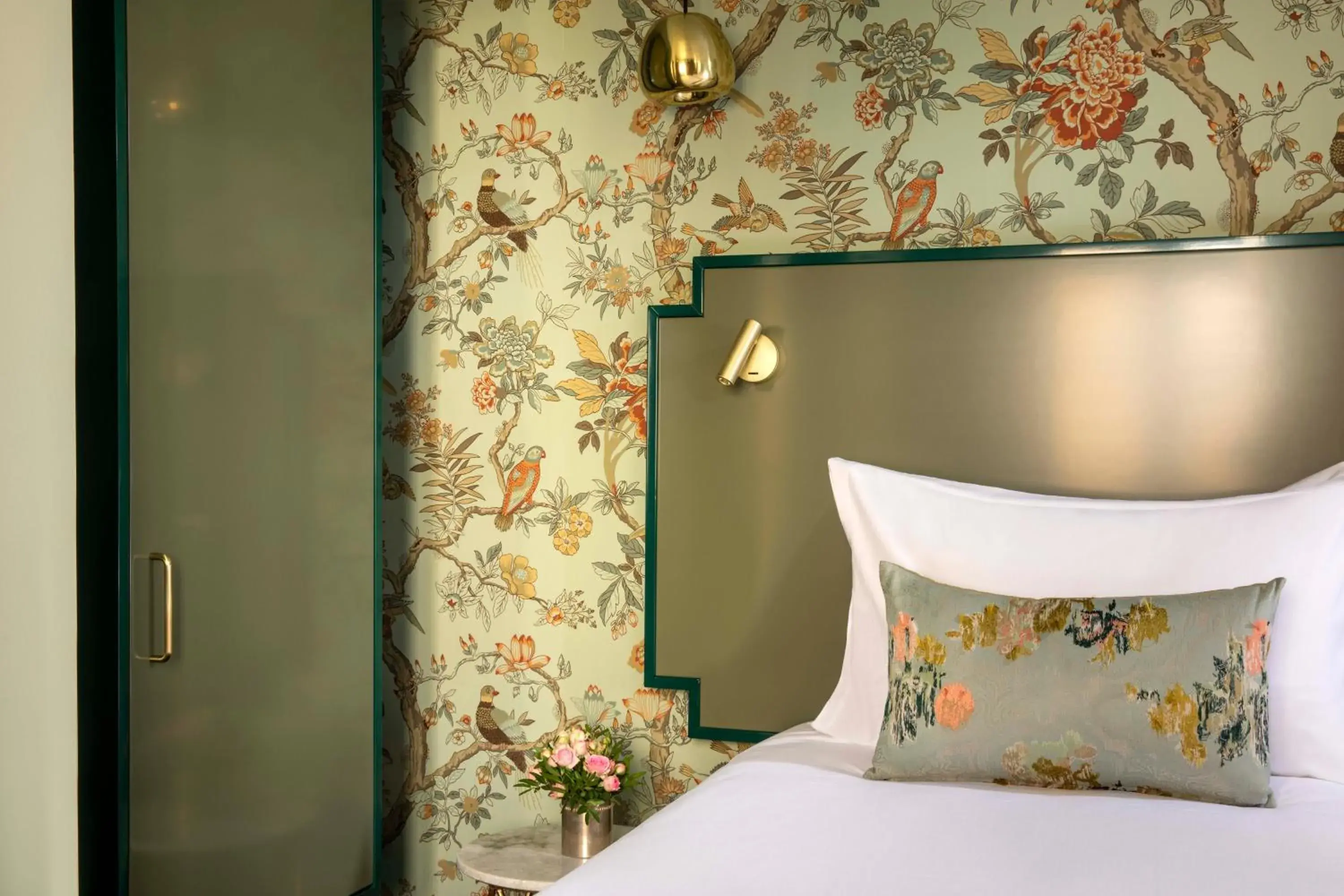 Bed in Hotel des Deux-Iles - Notre-Dame Bed in Hotel des Deux-Iles - Notre-Dame