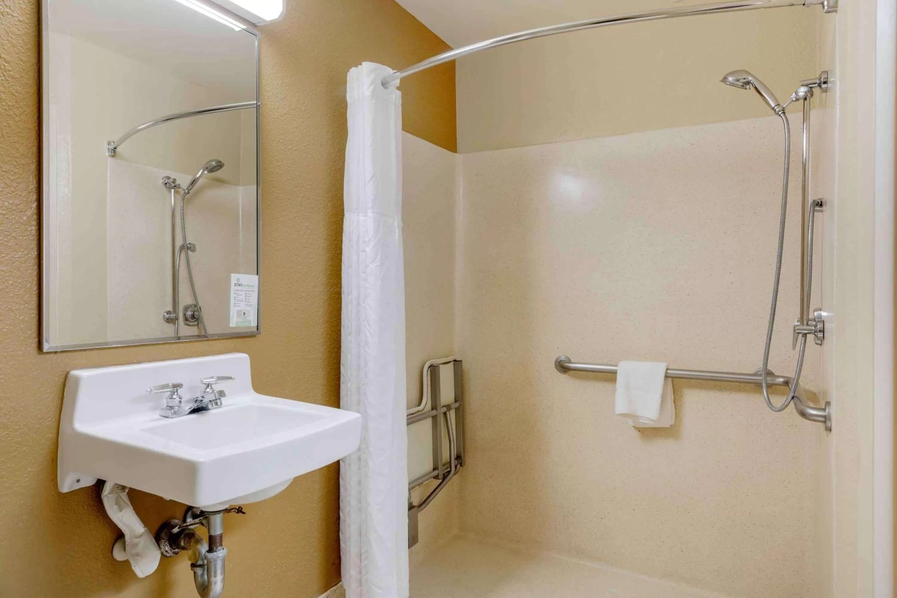 Bathroom in Extended Stay America Suites - Norfolk - Virginia Beach