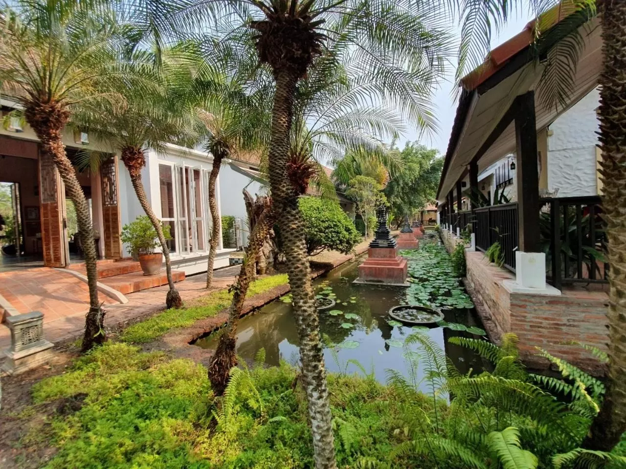 Property building in Tharaburi Resort