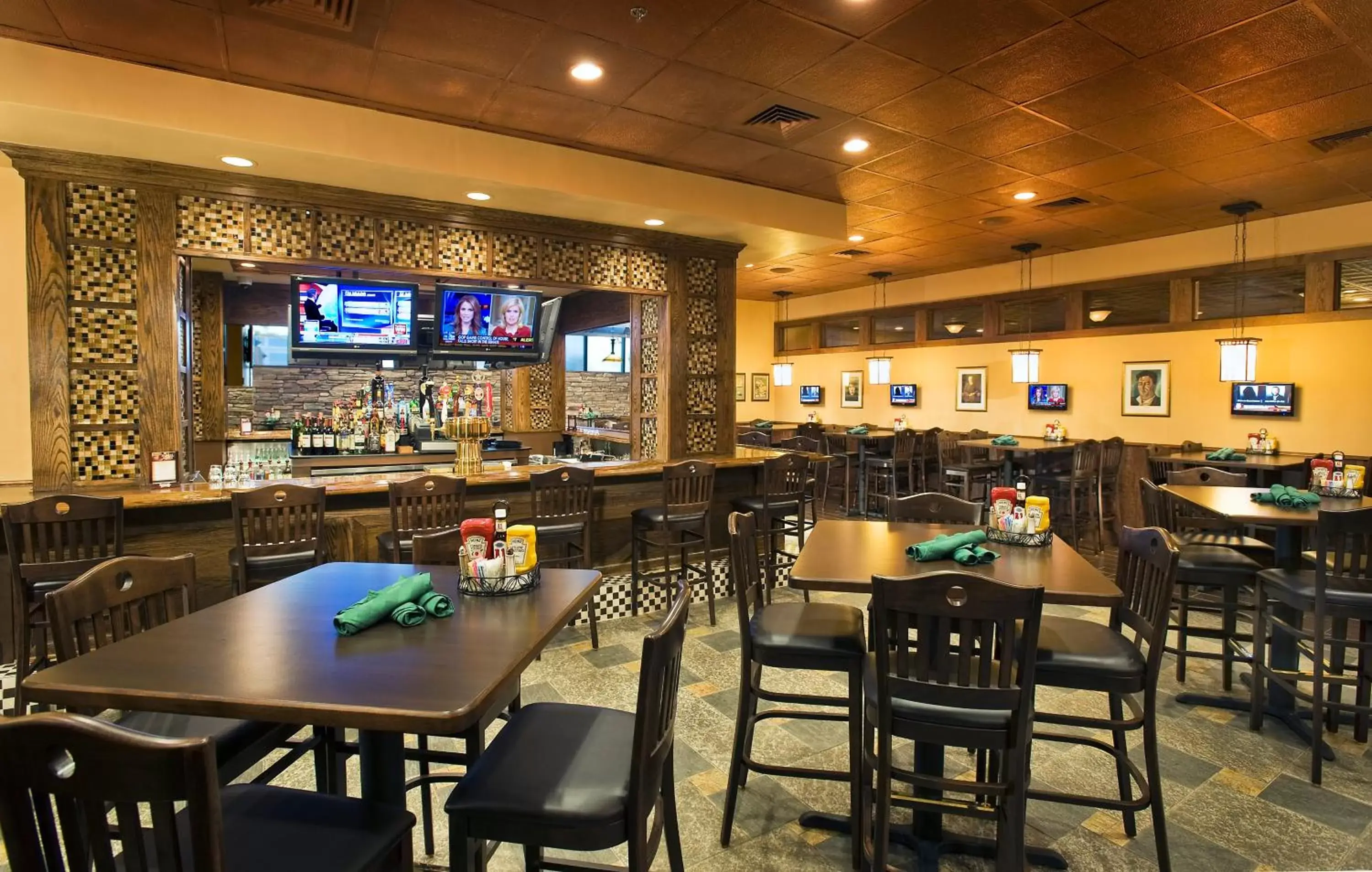 Lounge or bar, Restaurant/Places to Eat in Holiday Inn Washington-Dulles International Airport, an IHG Hotel