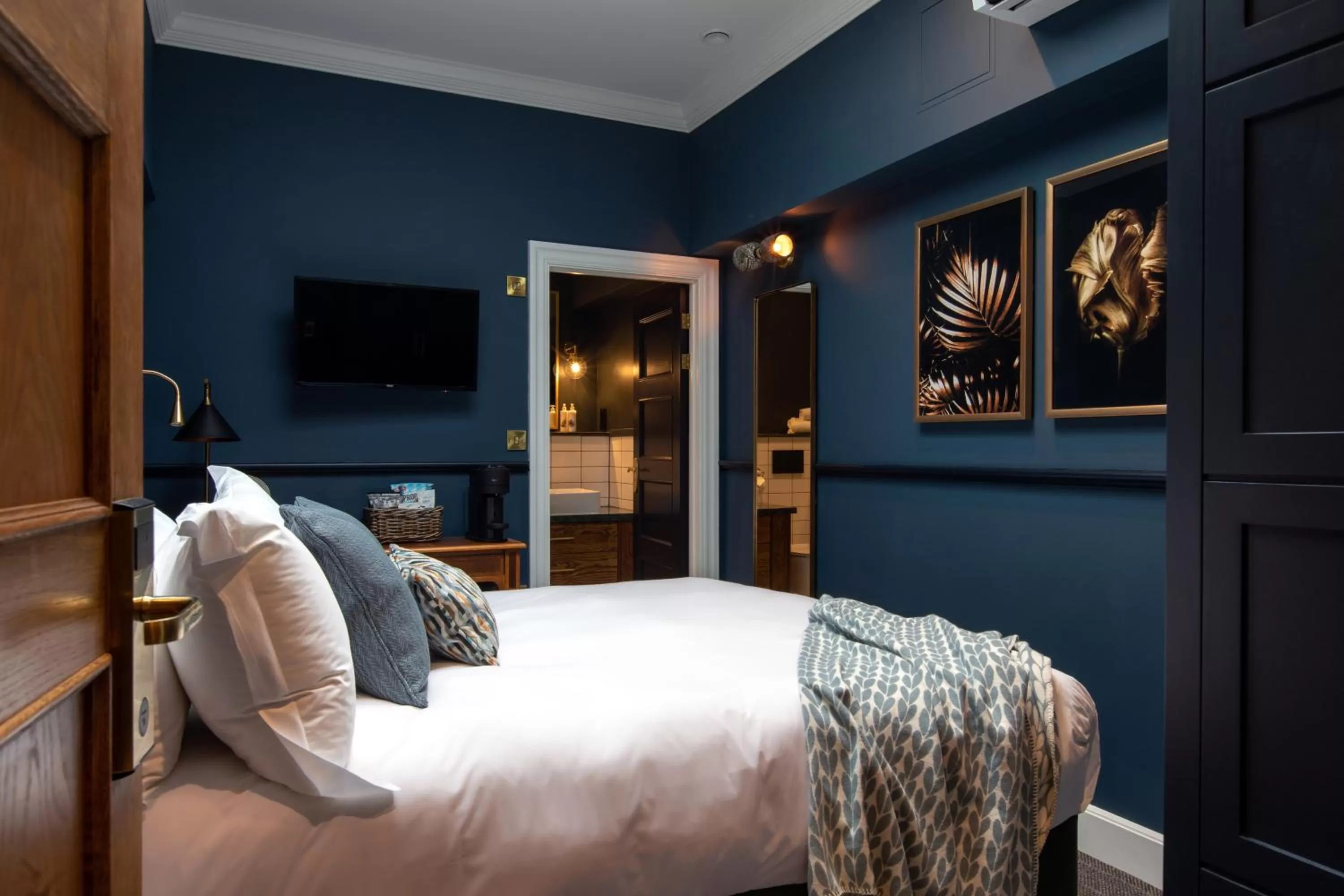 Bedroom, TV/Entertainment Center in Hort's Townhouse