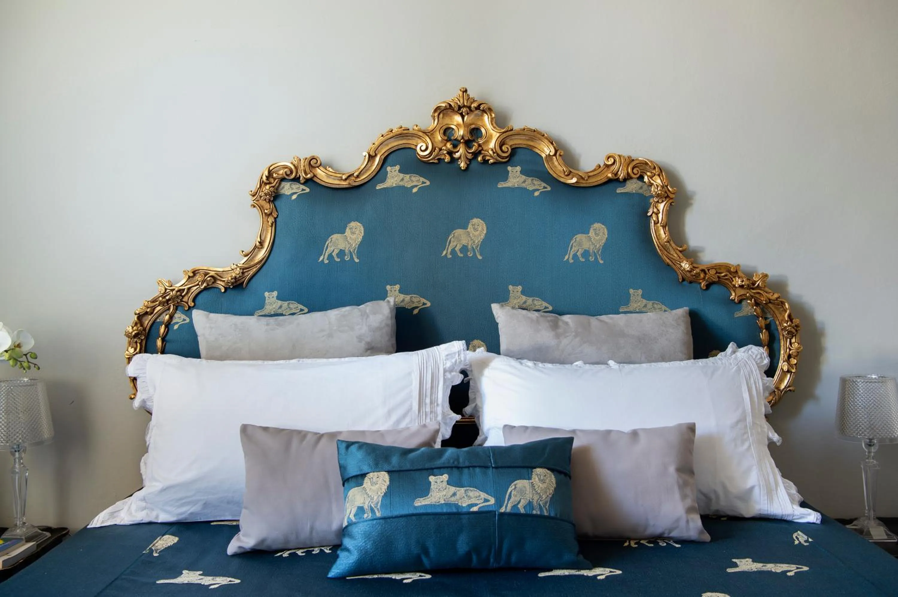 Place of worship, Bed in Hotel Principe